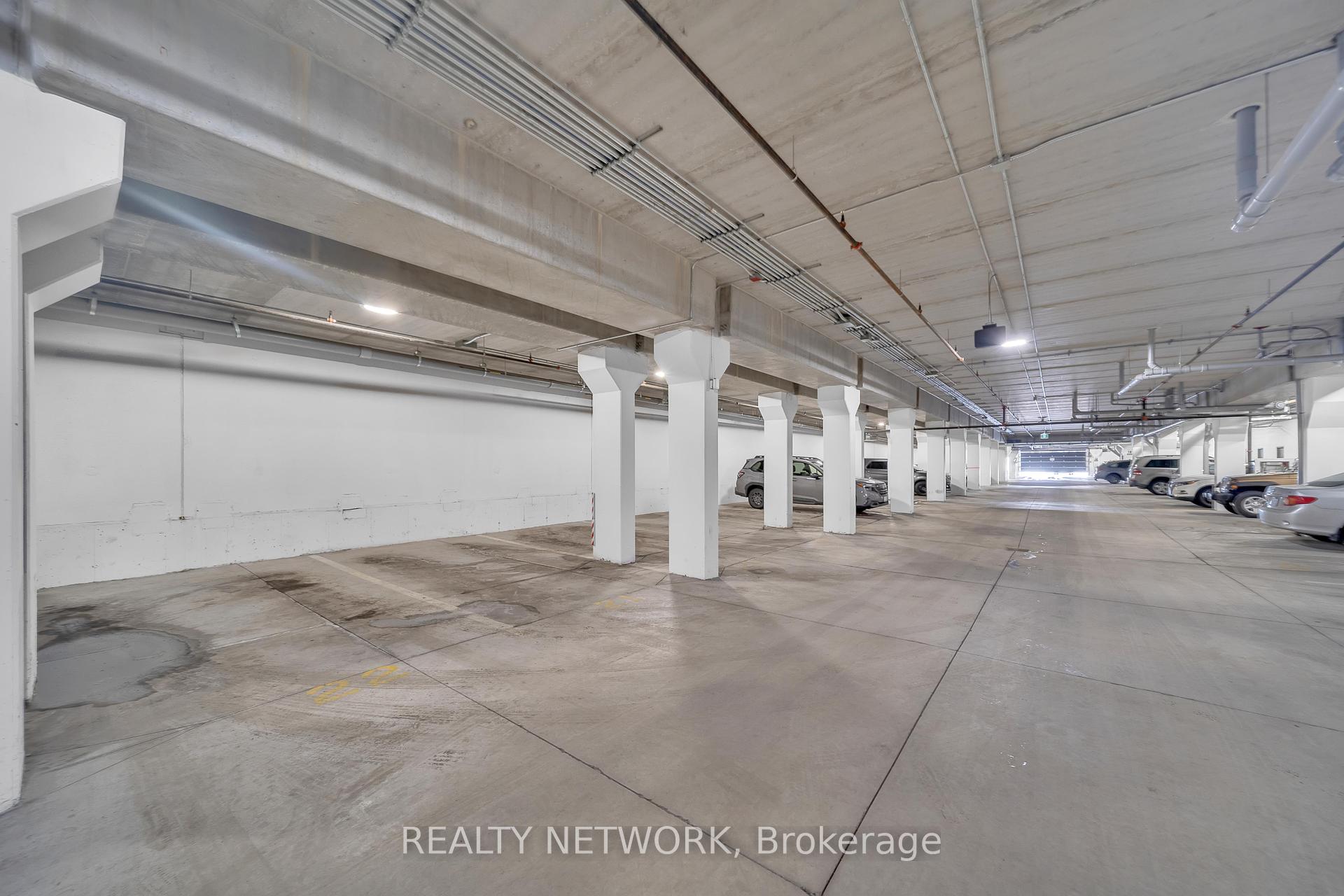 2 Bedrooms Condo at 1 Redfern, Hamilton For sale