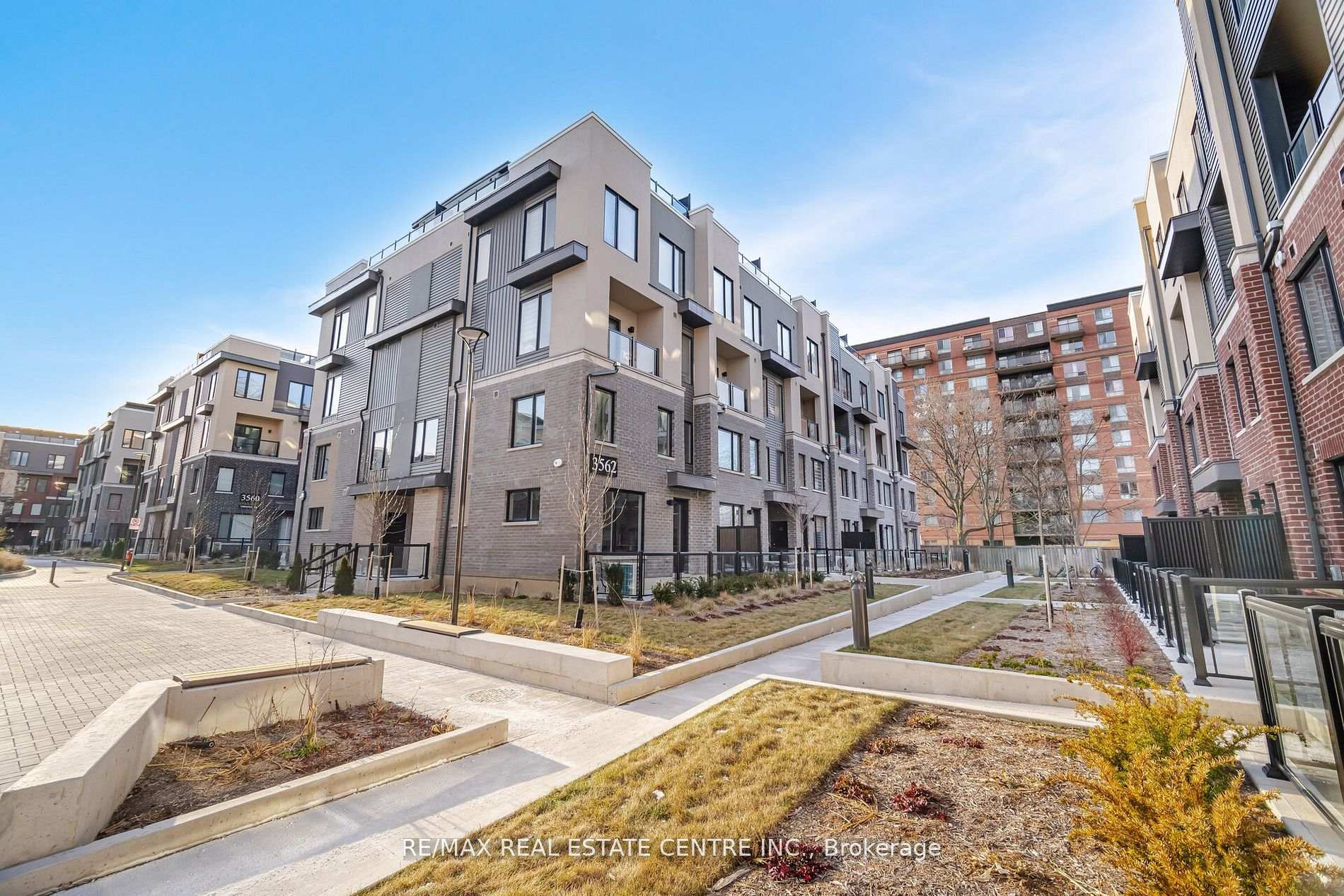 2 Bedrooms Condo at 3562 Colonial,  Mississauga For sale
