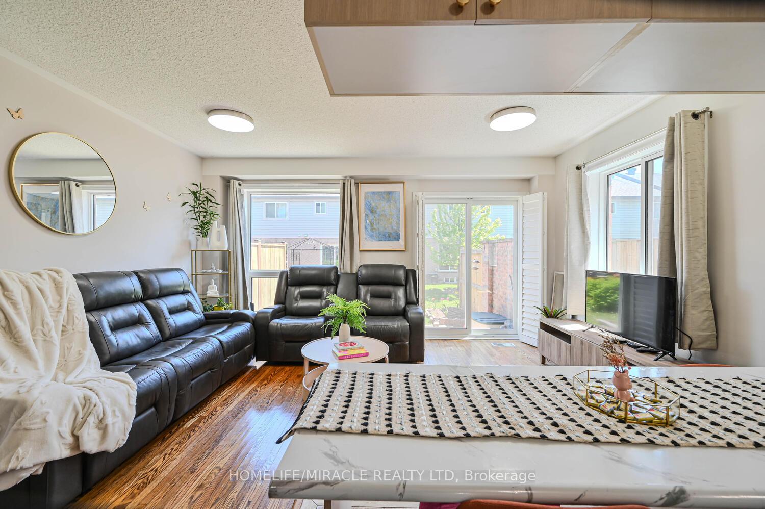 2 Bedrooms Condo at 5255 Guildwood, Mississauga For sale