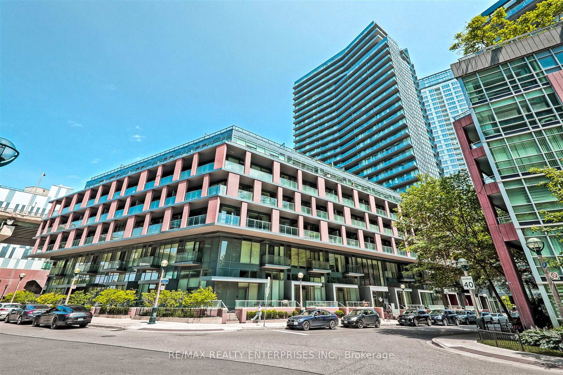 2 Bedrooms Condo at 20 Bruyeres, Toronto For sale