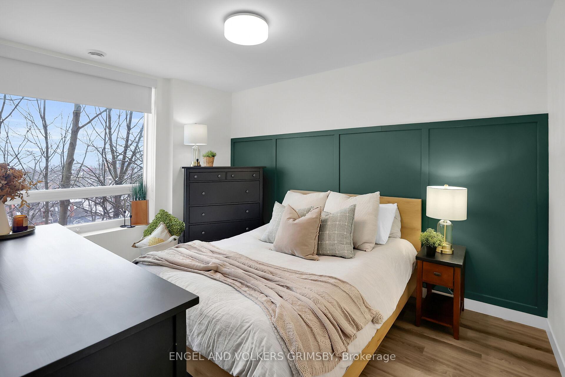 2 Bedrooms Condo at 479 Charlton,  Hamilton For sale