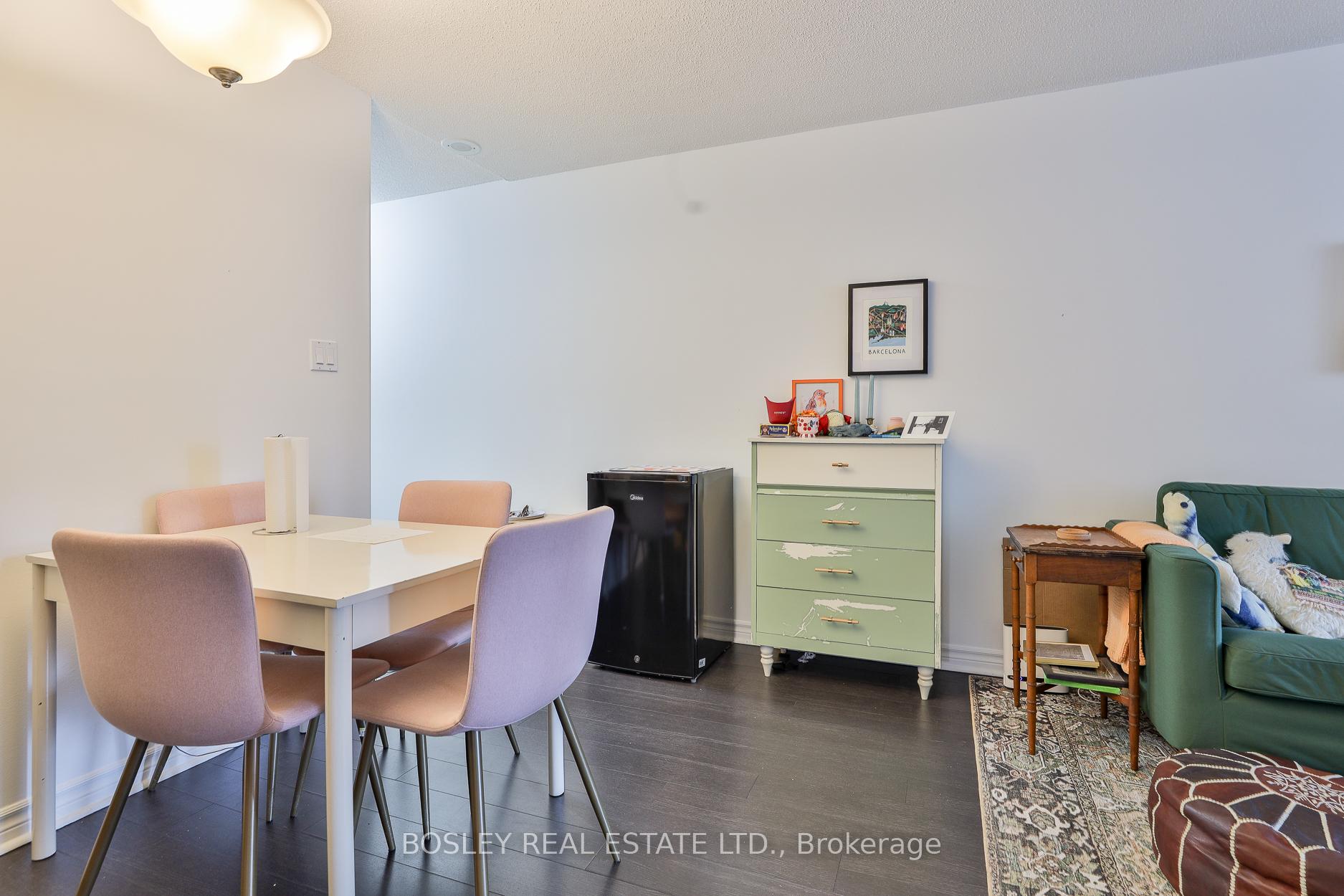 2 Bedrooms Condo at 1001 Bay, Toronto For sale
