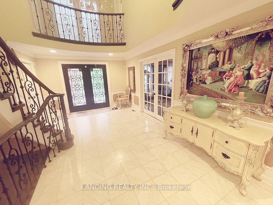 376 Banbury Road, Toronto, ON M2L 2B9