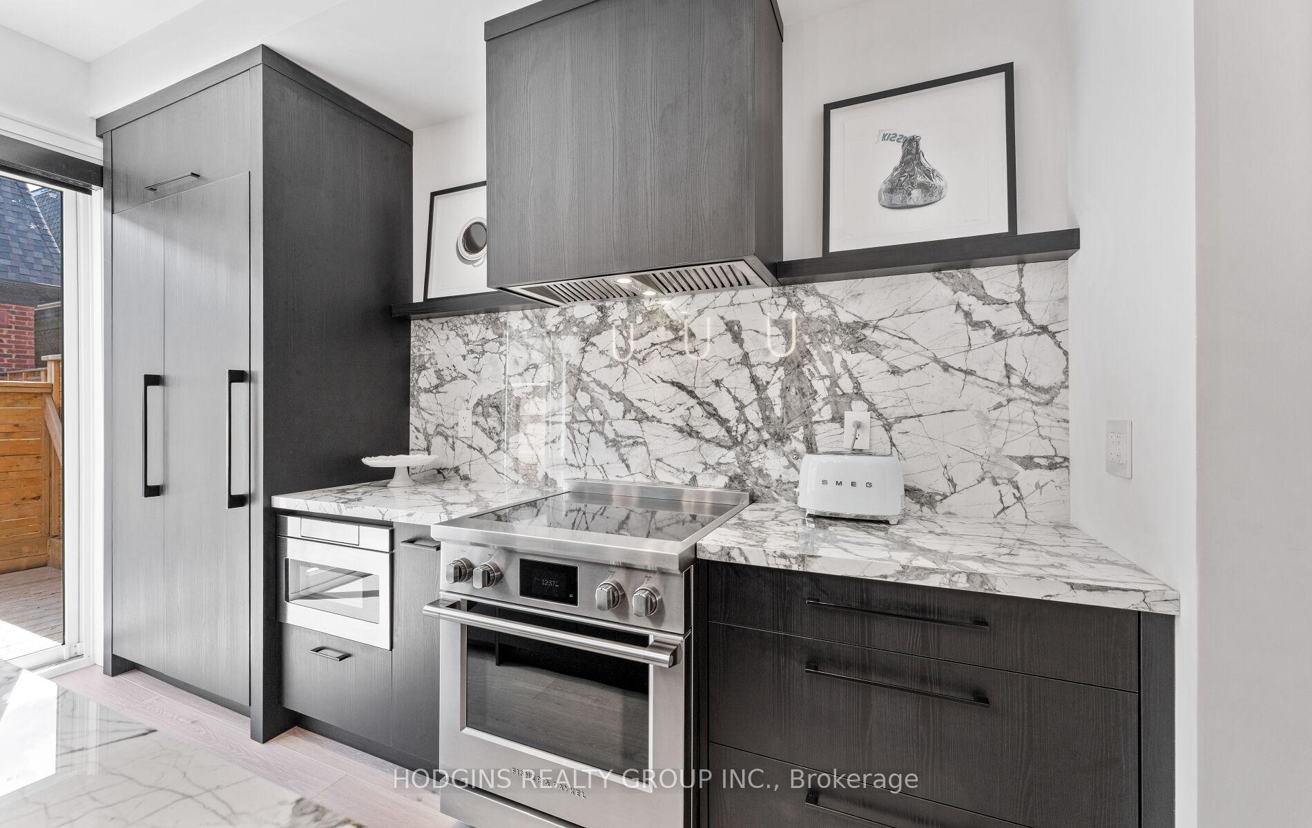 4 Bedrooms Condo at 10 Lunar, Mississauga For sale