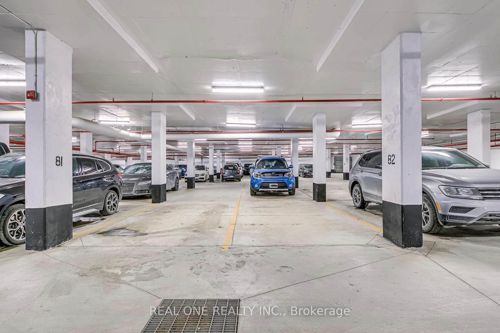 2 Bedrooms Condo at 95 Dundas, Oakville For sale
