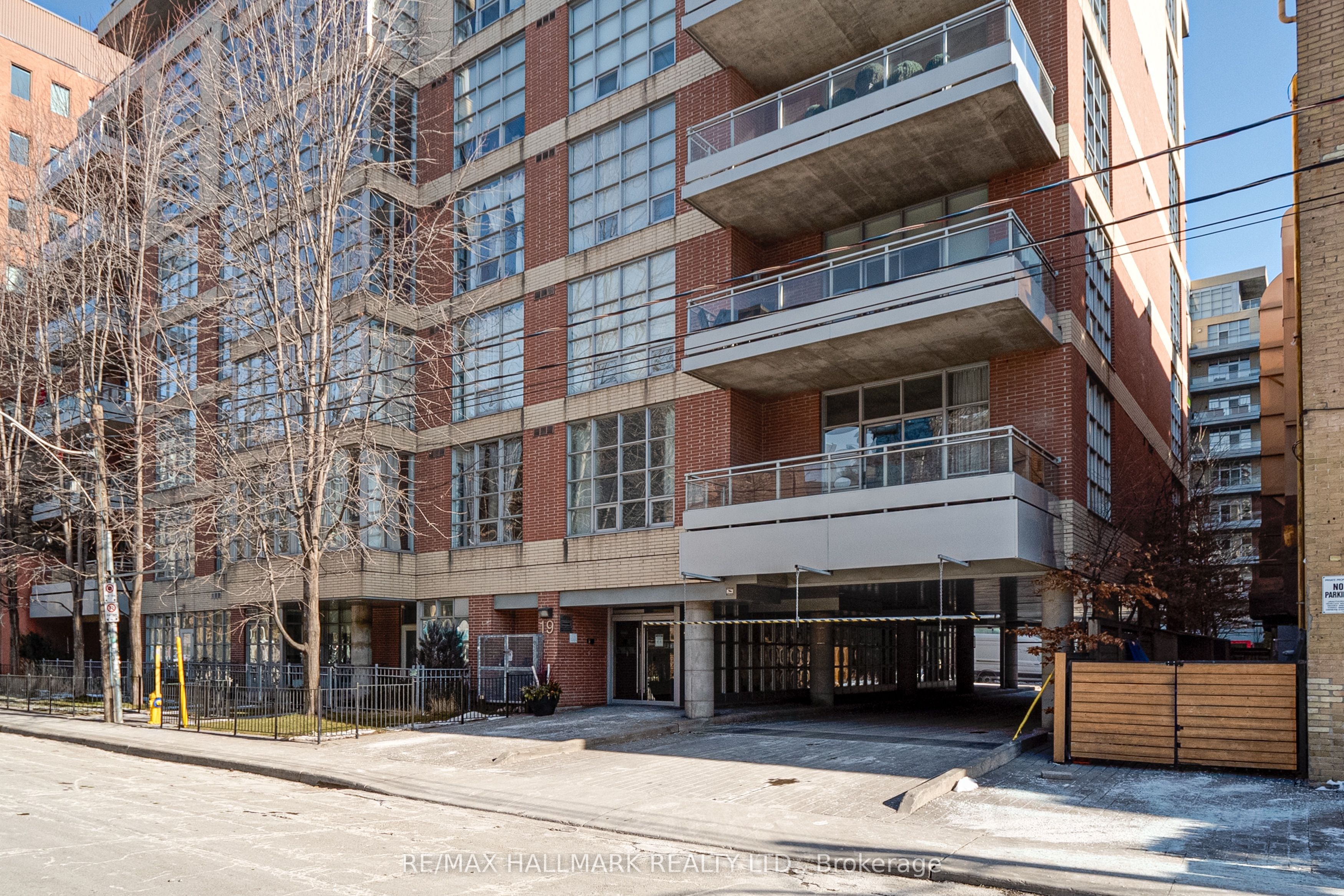 19 Brant Street, #302