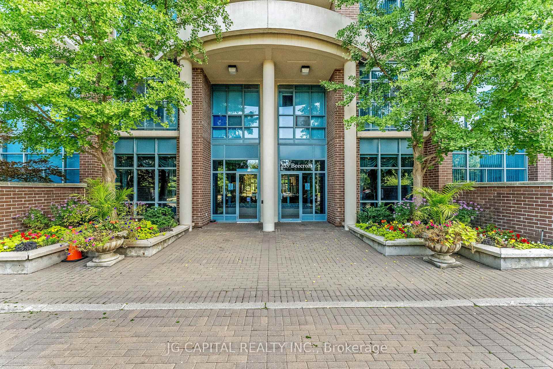 2 Bedrooms Condo at 233 Beecroft,  Toronto For sale