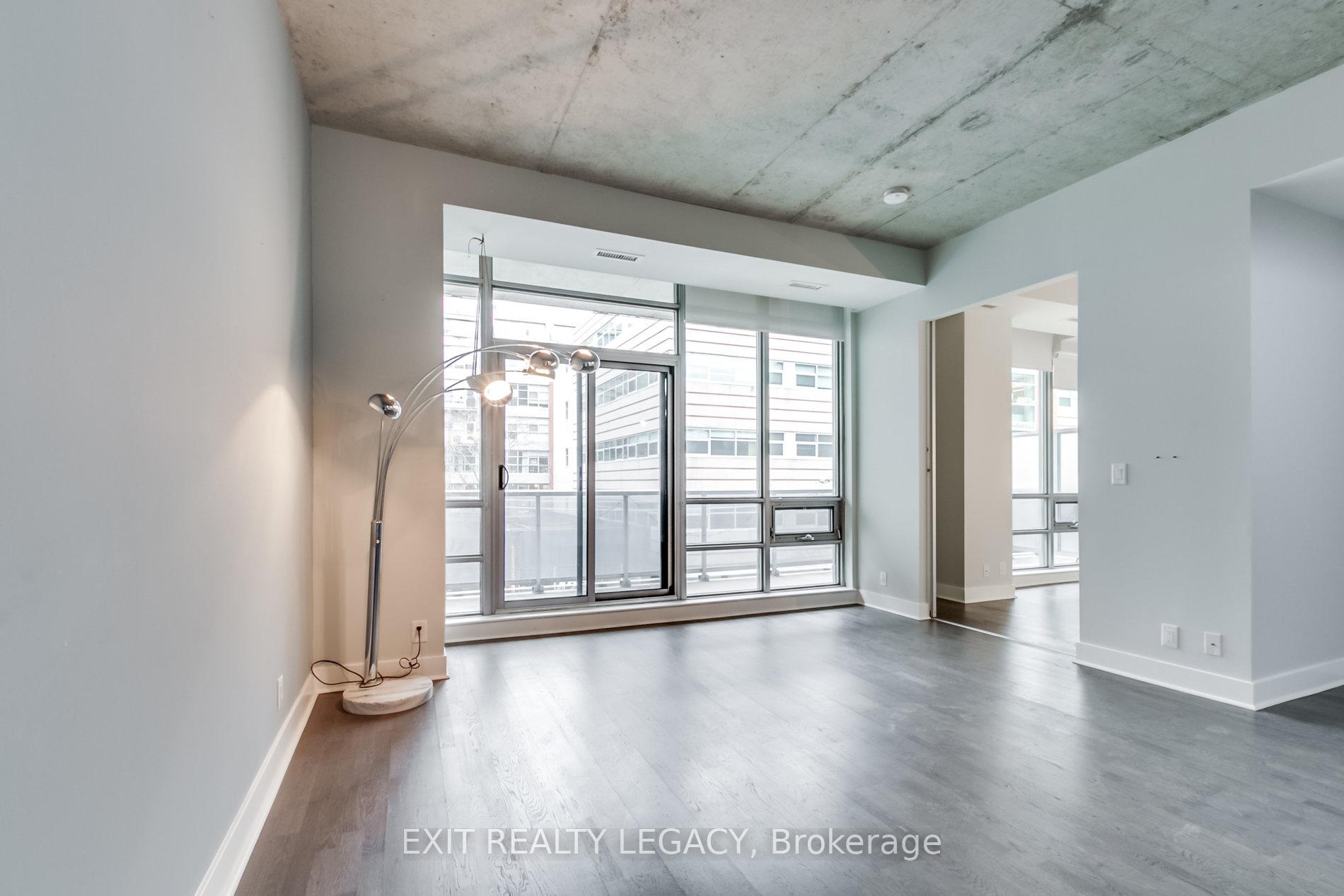 1 Bedroom Condo at 399 Adelaide,  Toronto For sale
