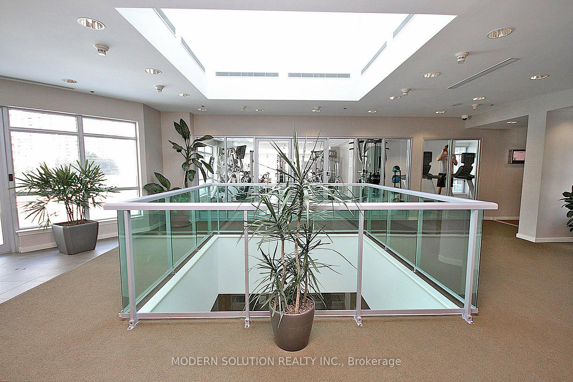 2 Bedrooms Condo at 1 Elm, Mississauga For sale