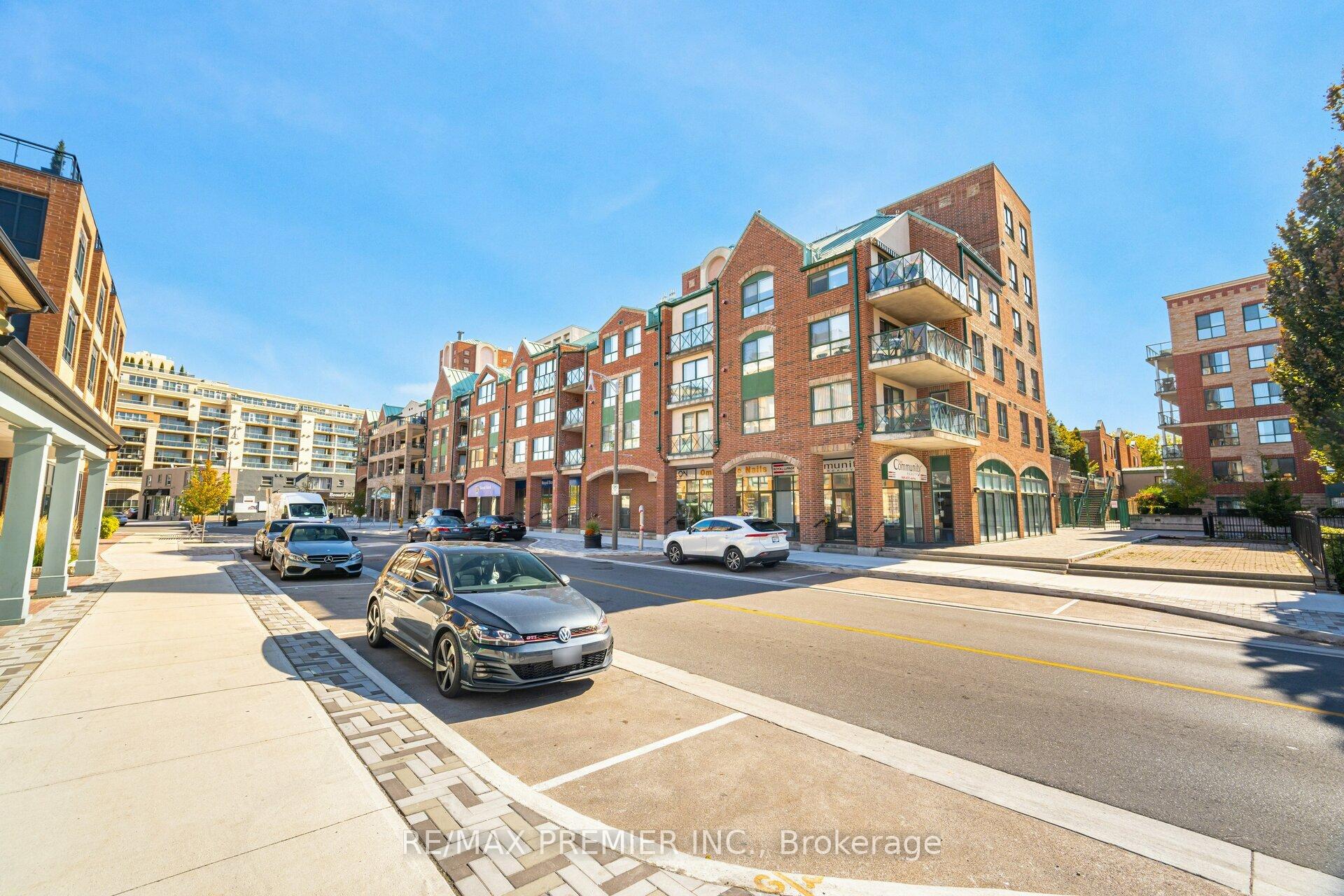 2 Bedrooms Condo at 121 Woodbridge,  Vaughan For sale