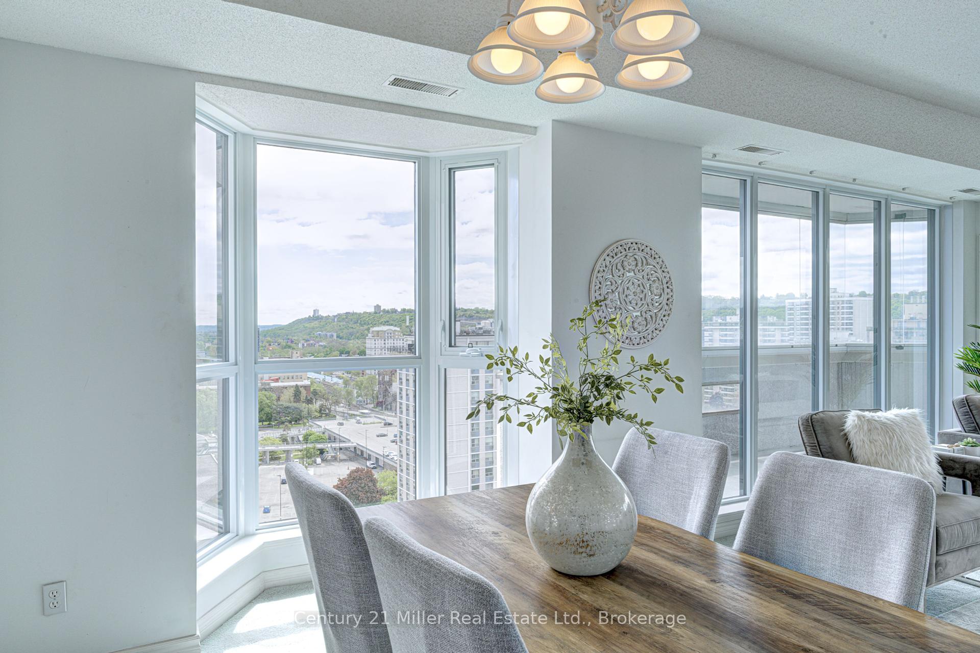 2 Bedrooms Condo at 67 Caroline, Hamilton For sale
