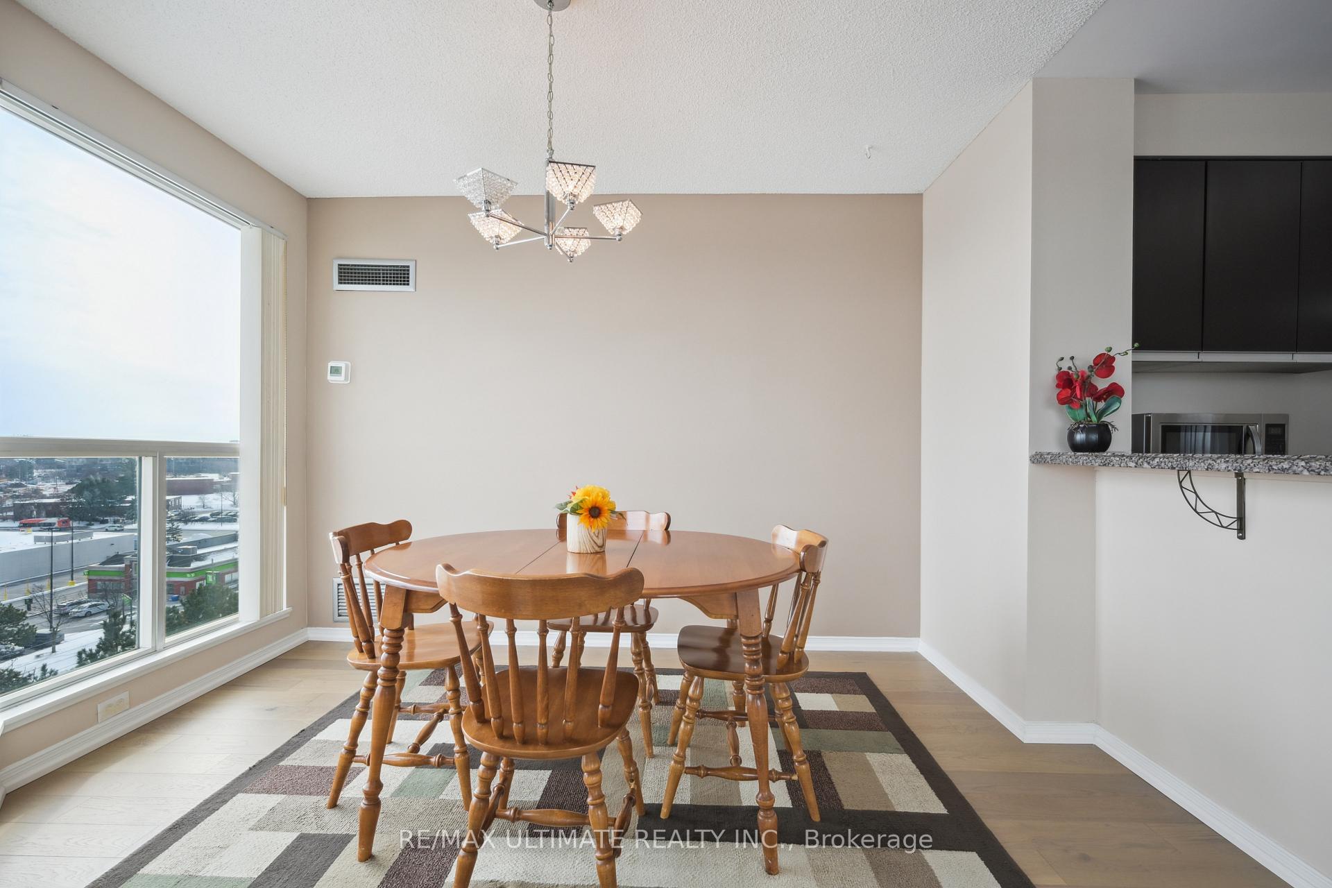 2 Bedrooms Condo at 2177 Burnhamthorpe, Mississauga For sale