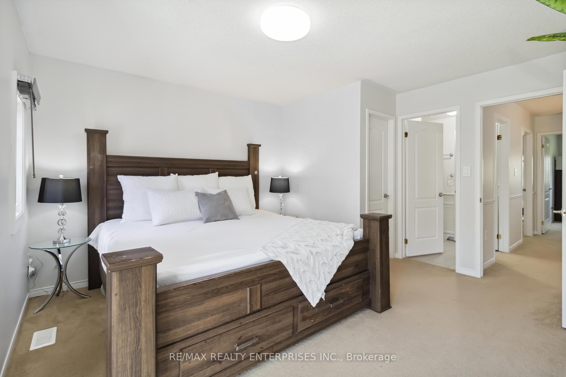 3 Bedrooms Condo at 1588 South Parade, Mississauga For sale