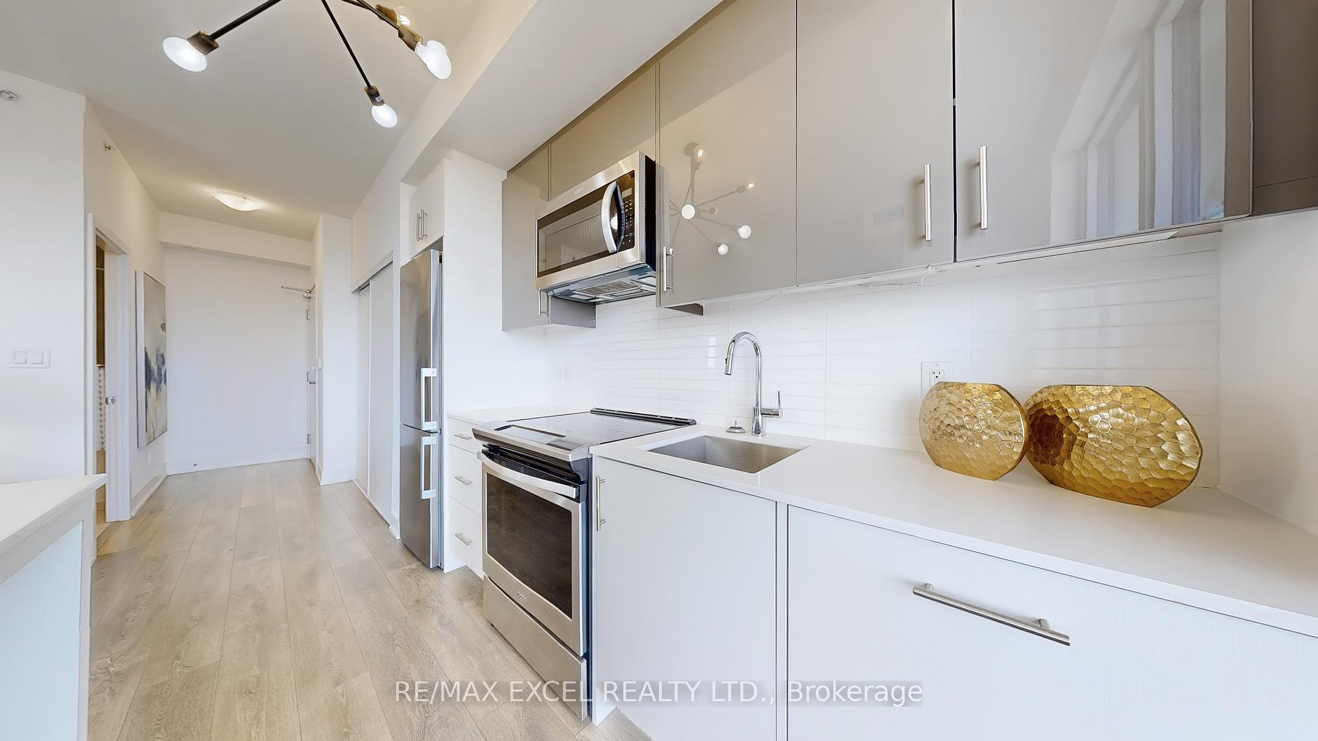 2 Bedrooms Condo at 180 Fairview Mall, Toronto For sale
