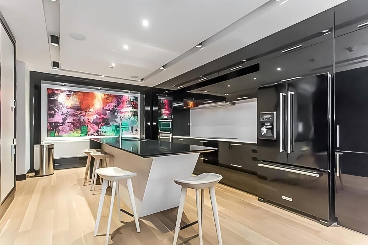 30 Roehampton Avenue 413