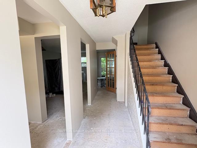3 Bedrooms Condo at 1055 Shawnmarr, Mississauga For sale