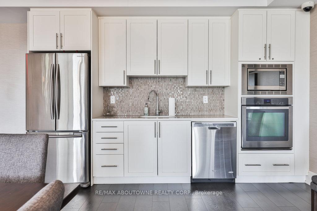 2 Bedrooms Condo at 128 Garden, Oakville For sale
