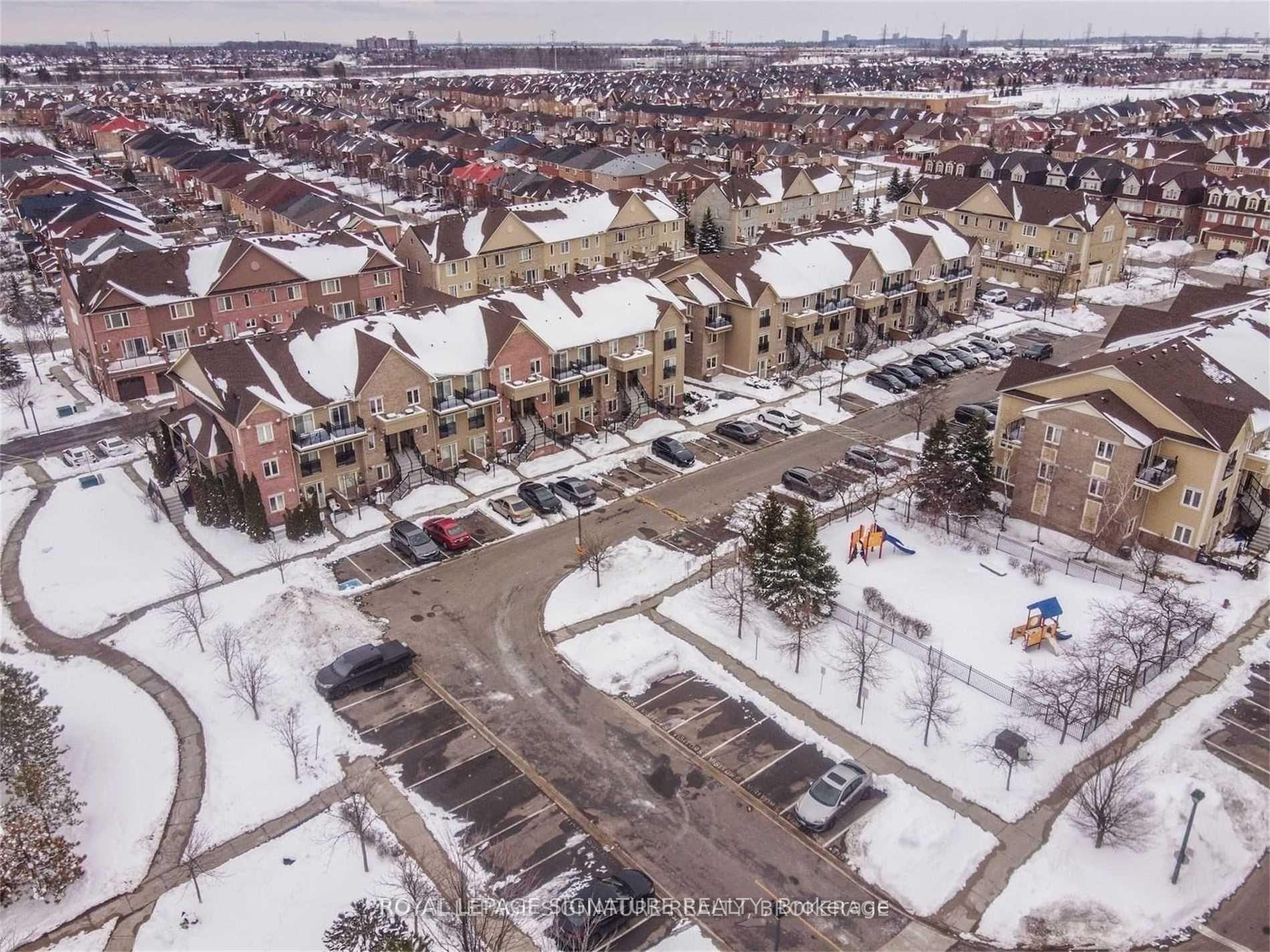 2 Bedrooms Condo at 4975 Southampton, Mississauga For sale