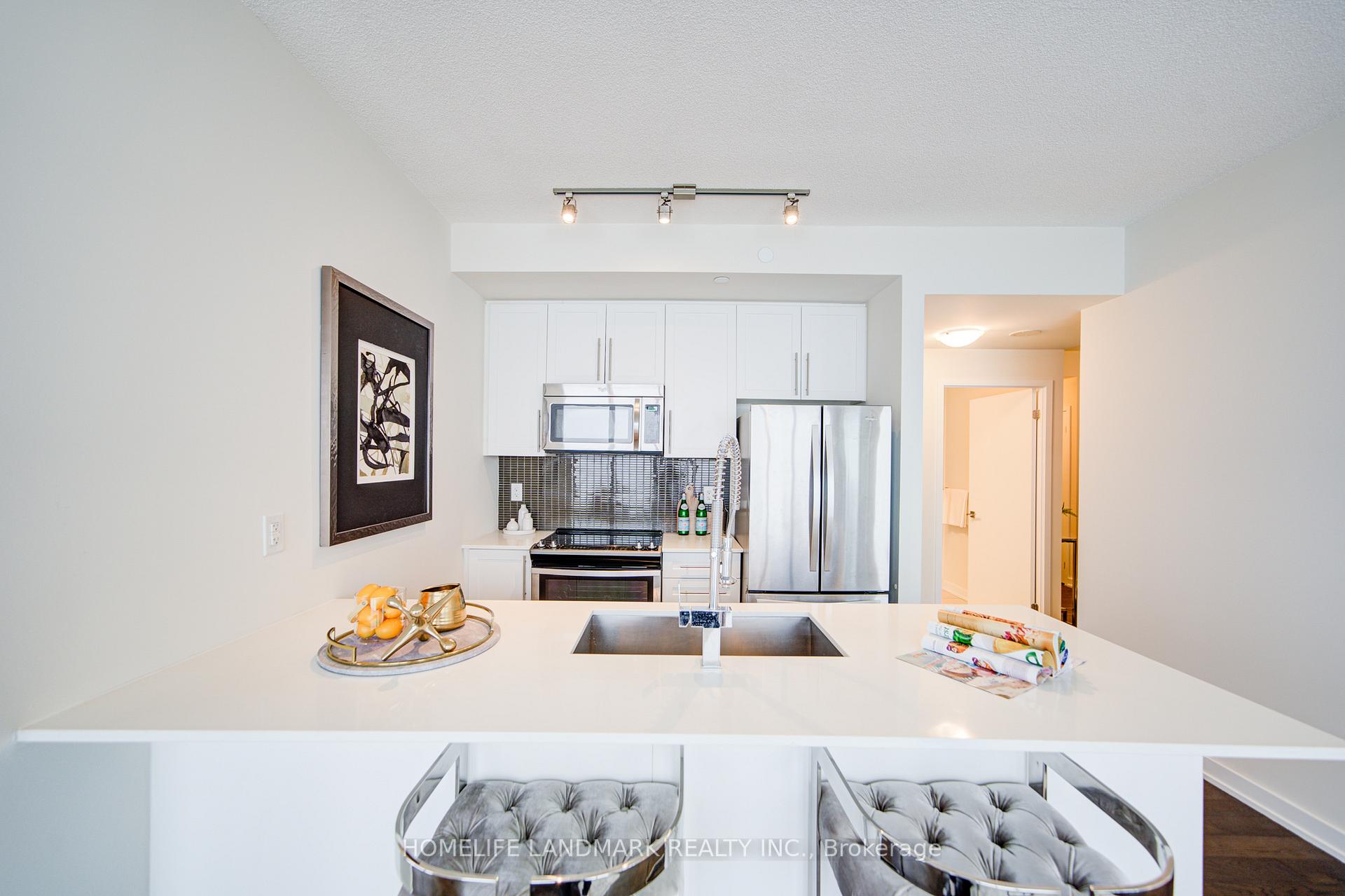 3 Bedrooms Condo at 4011 Brickstone, Mississauga For sale