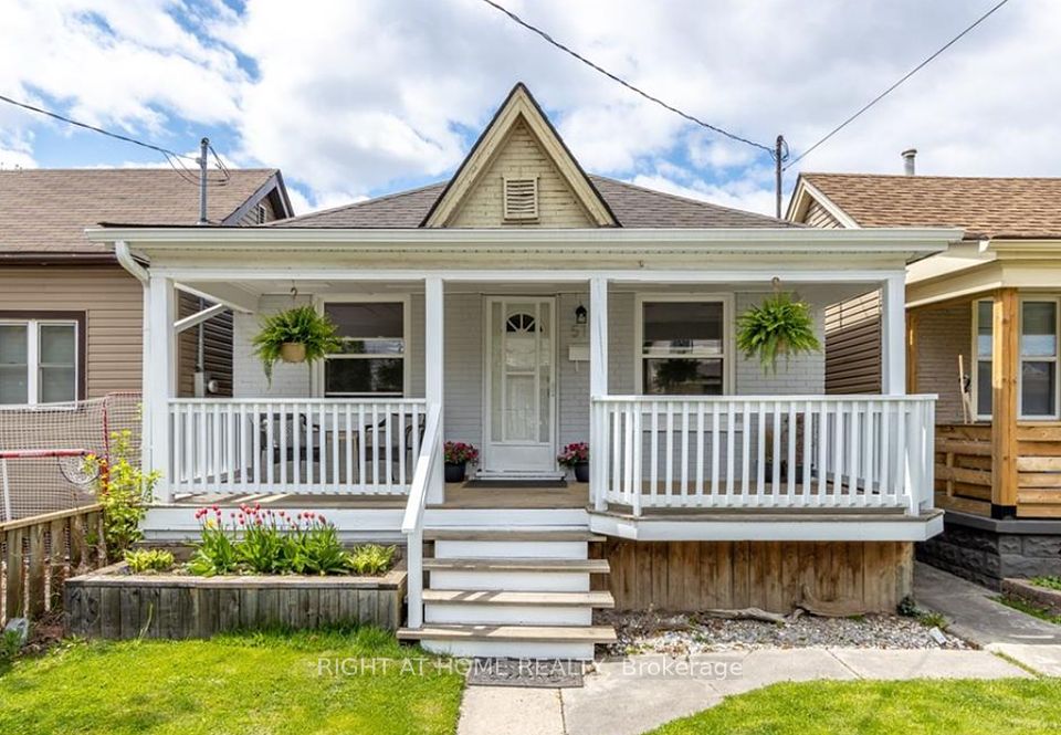 51 Fairview Avenue, Hamilton, ON L8L 7B7