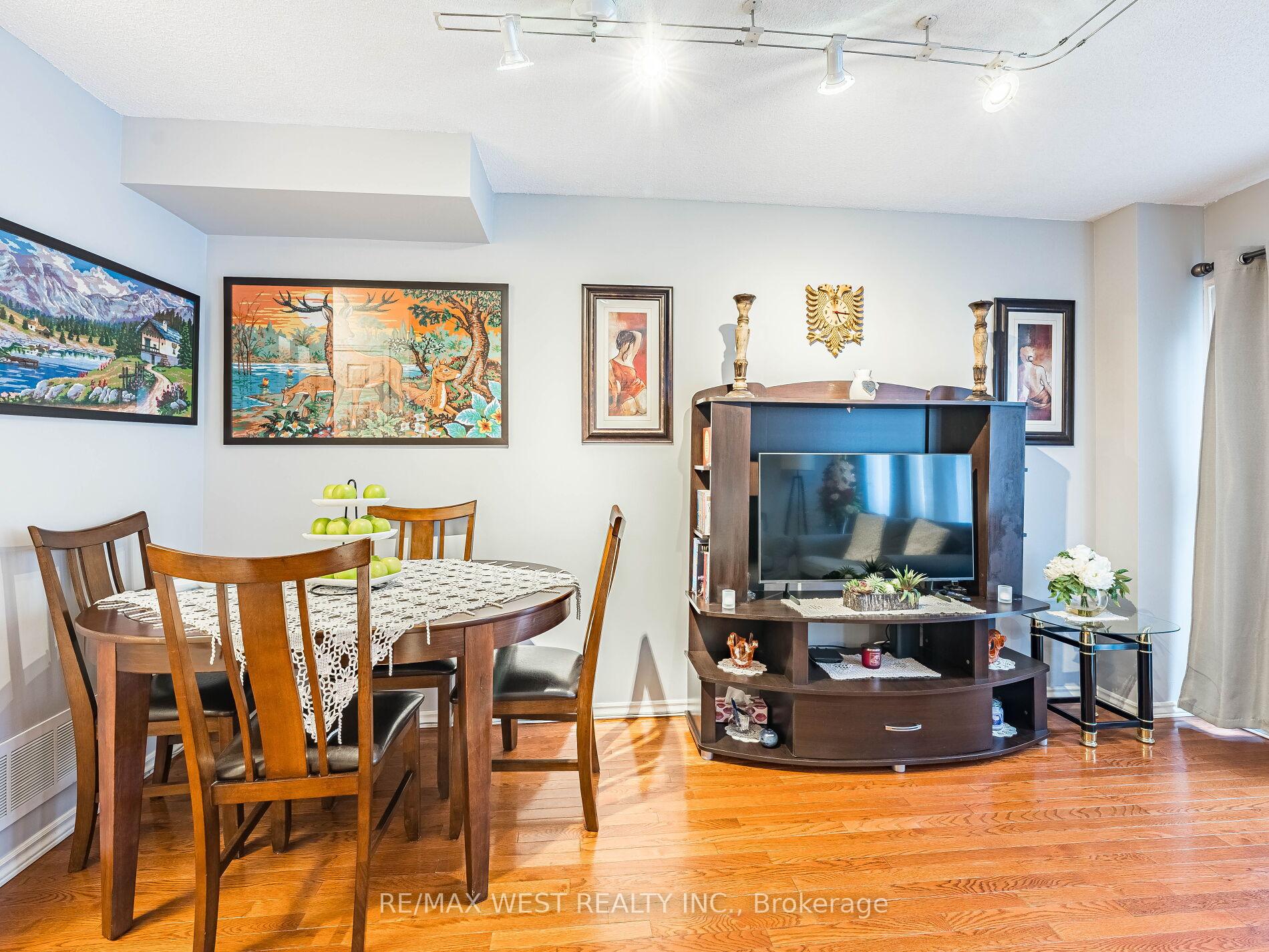 4 Bedrooms Condo at 1168 Arena, Mississauga For sale