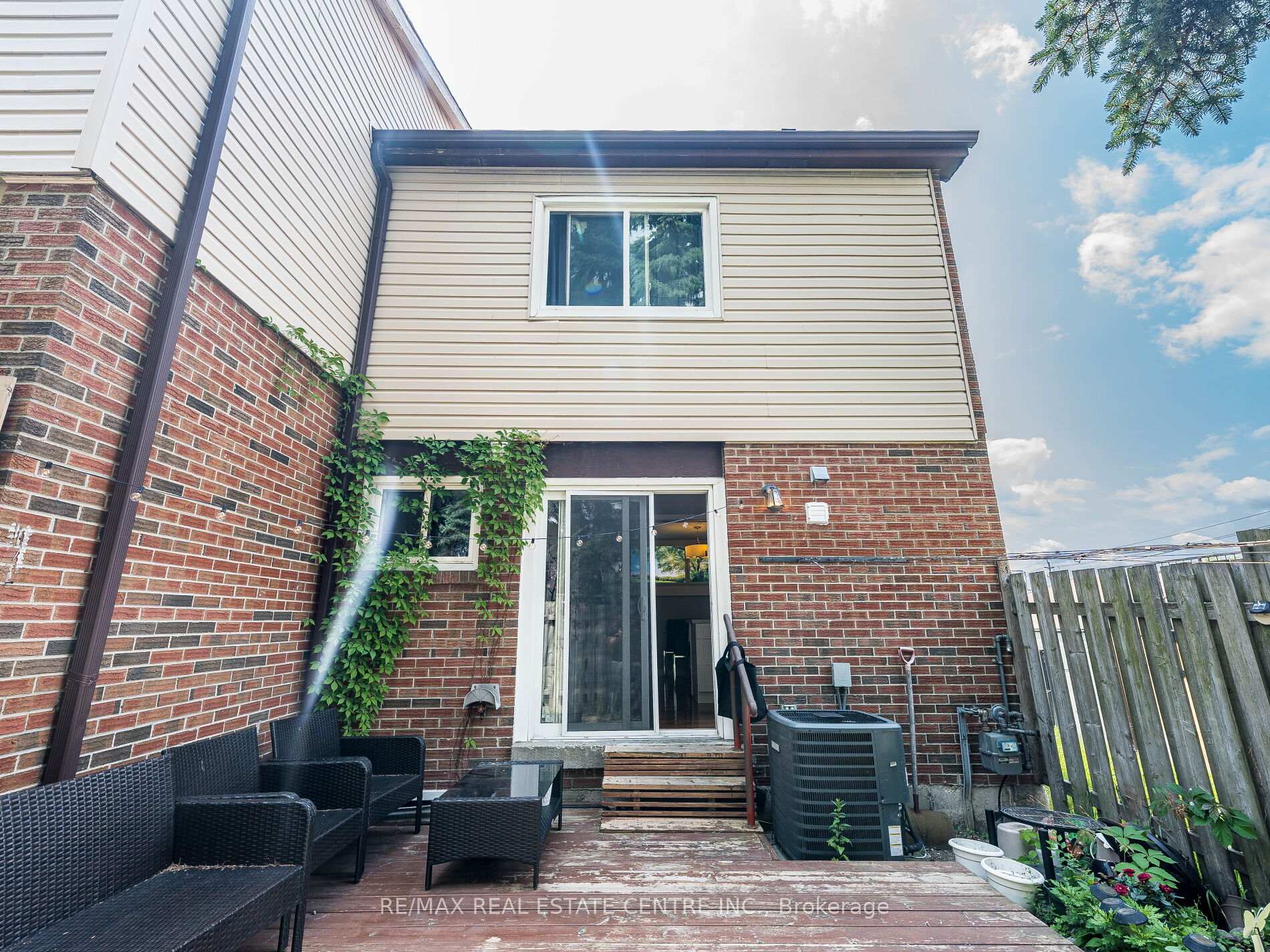 5 Bedrooms Condo at 34 San Roberto, Toronto For sale