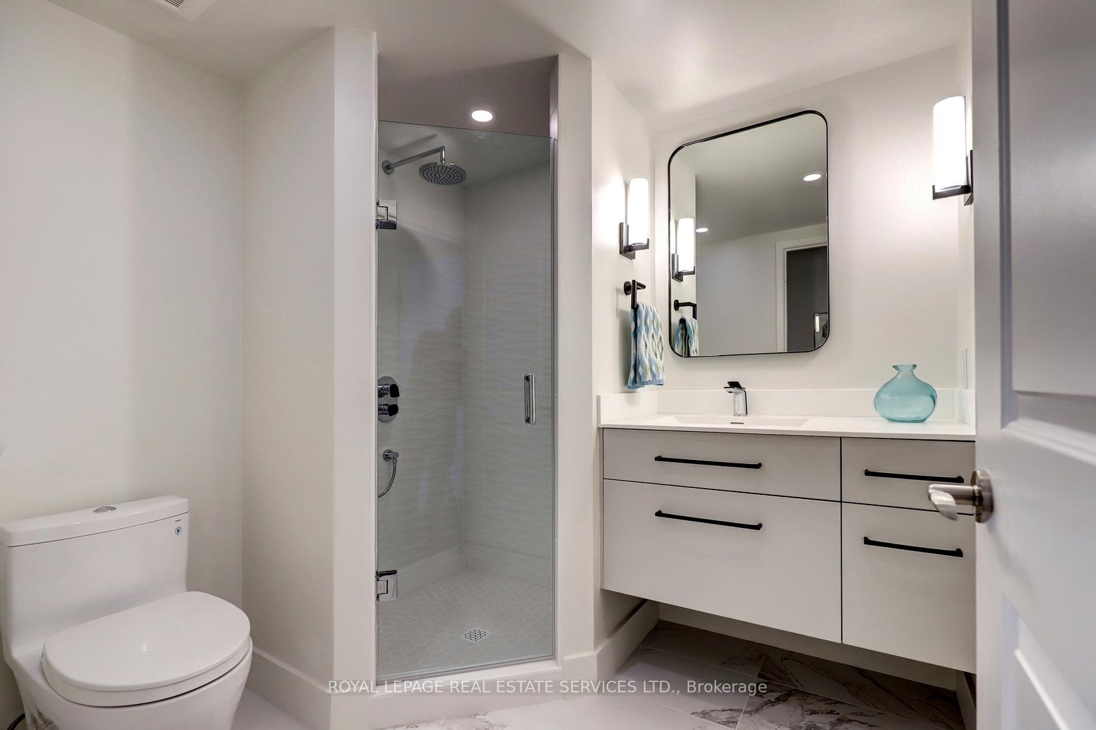 2 Bedrooms Condo at 2190 Lakeshore, Burlington For sale