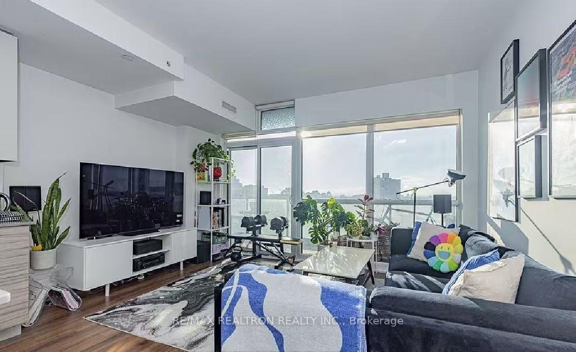 2 Bedrooms Condo at 210 Simcoe, Toronto For sale