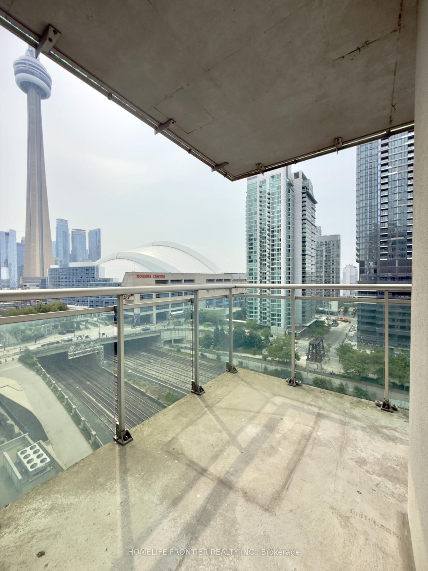 2 Bedrooms Condo at 381 Front, Toronto For sale