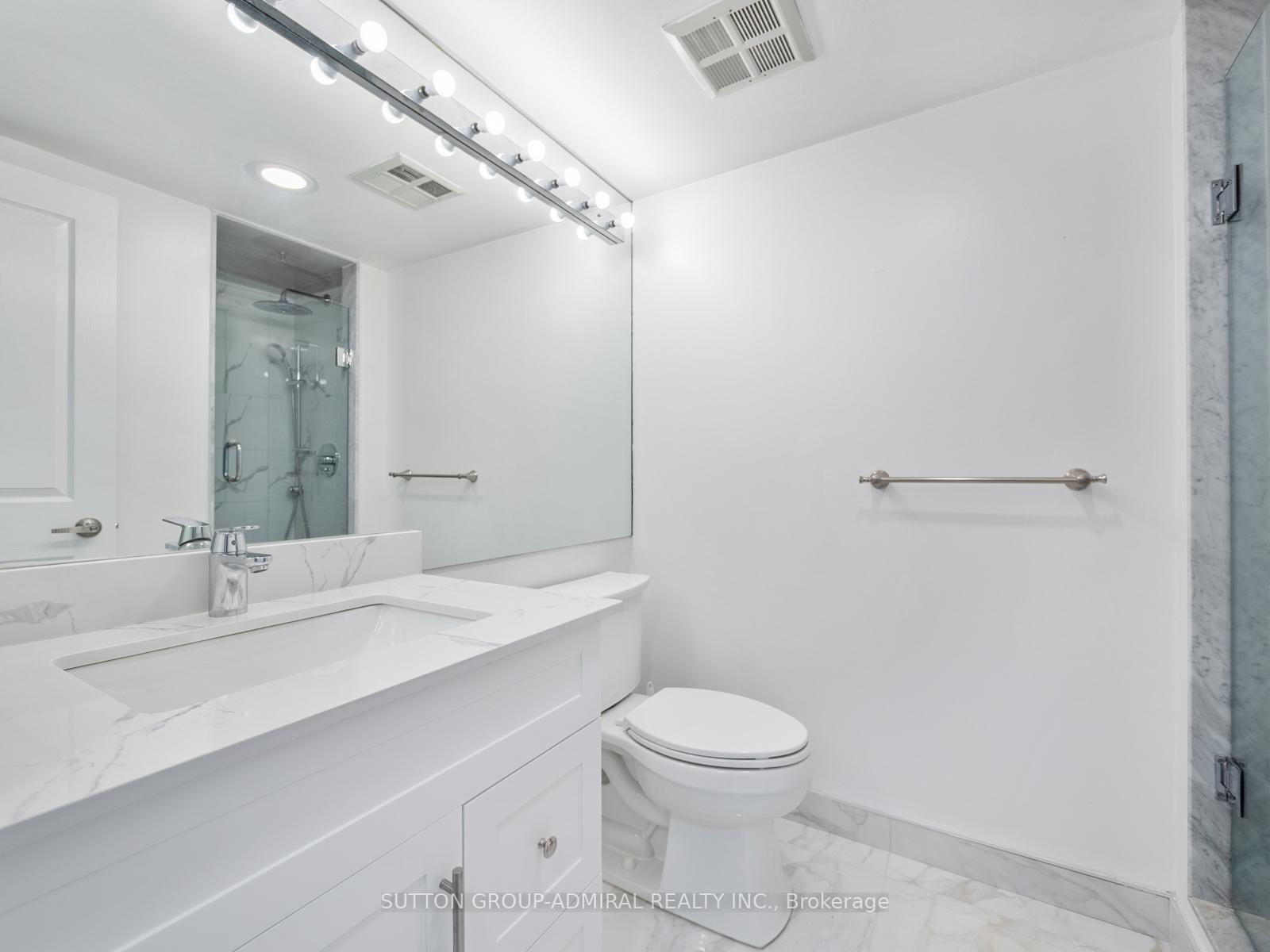 2 Bedrooms Condo at 120 Promenade, Vaughan For sale