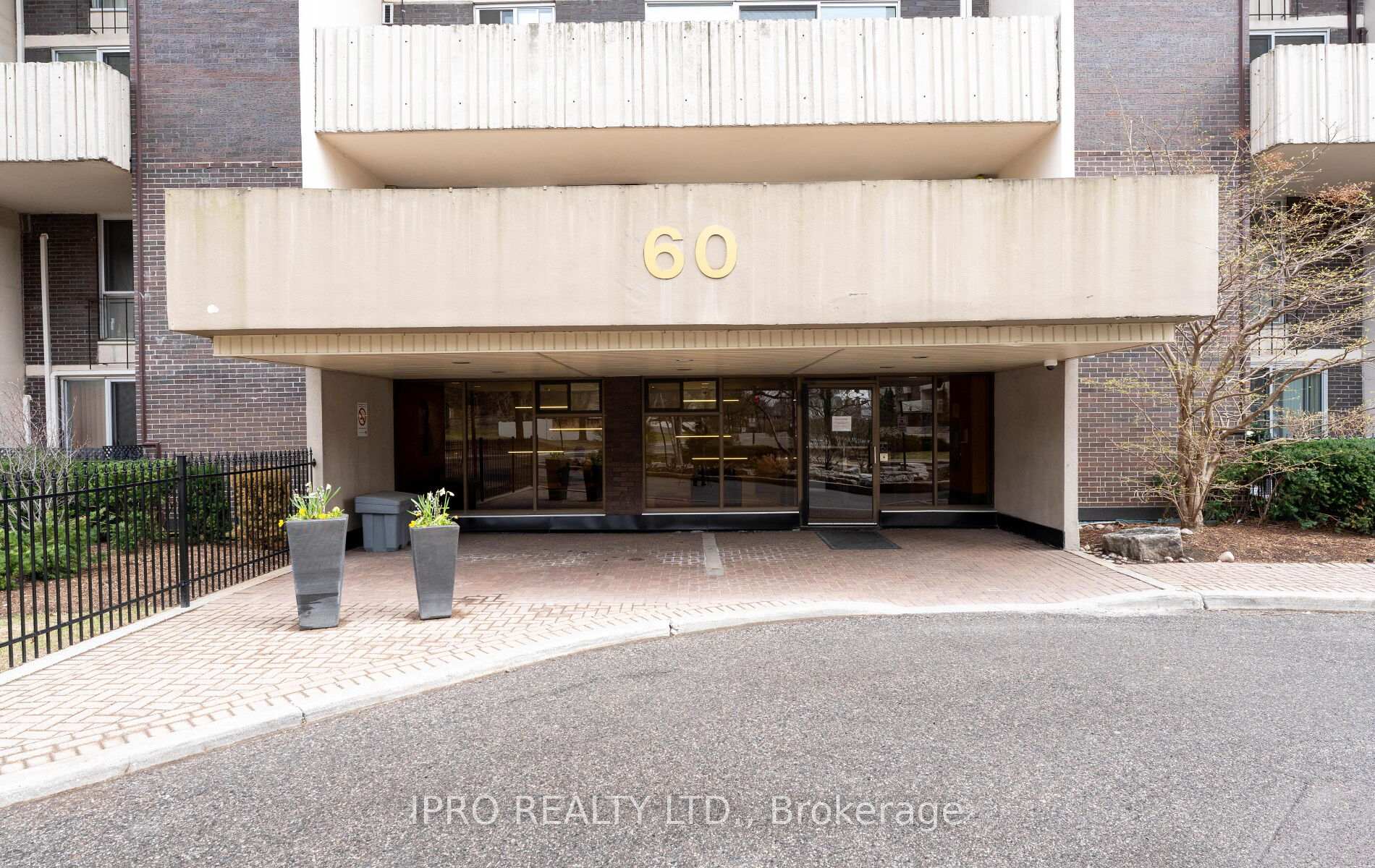 4 Bedrooms Condo at 60 Southport, Toronto For sale