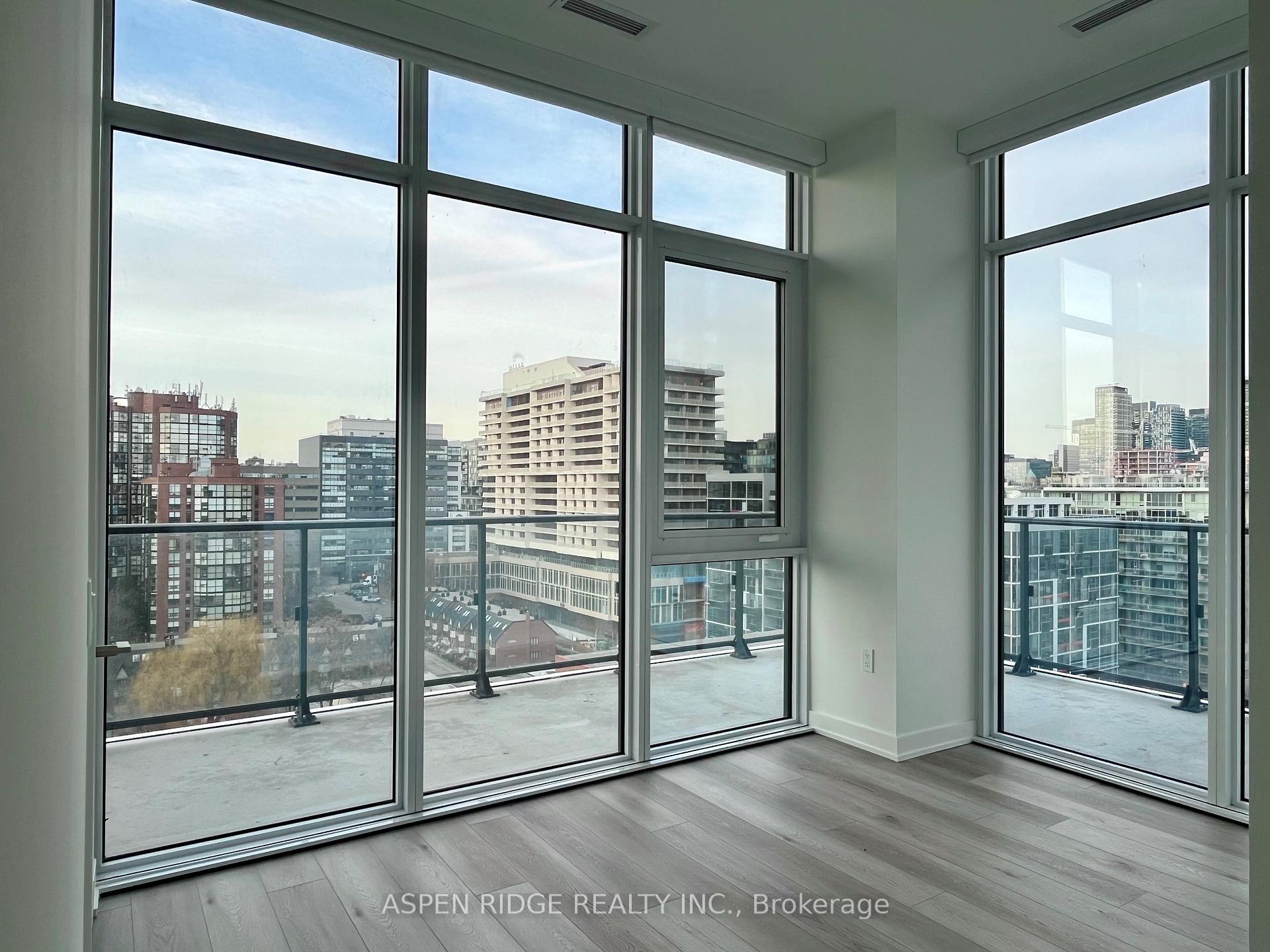 3 Bedrooms Condo at 9 TECUMSETH,  Toronto For sale