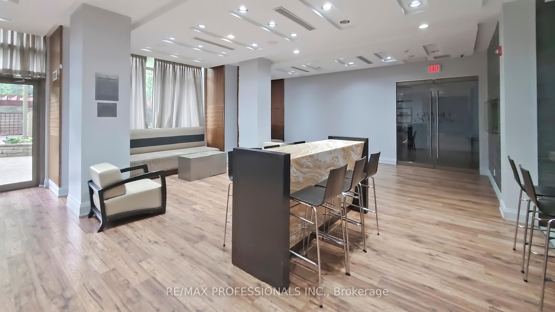2 Bedrooms Co-op at 310 Burnhamthorpe, Mississauga For sale