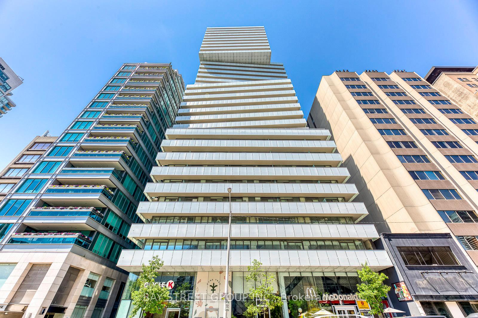 2 Bedrooms Condo at 200 Bloor, Toronto For sale