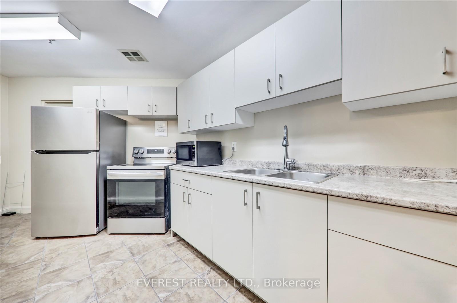3 Bedrooms Condo at 3 Greystone Walk, Toronto For sale