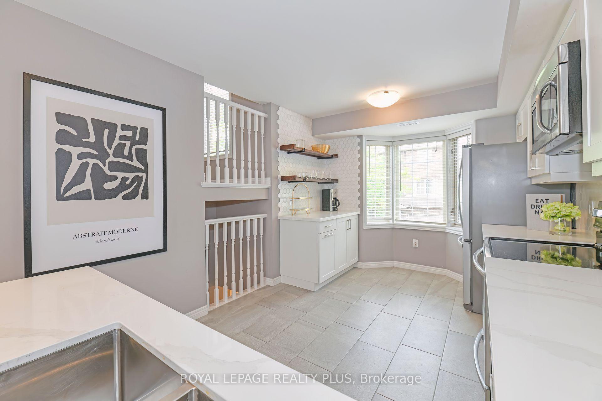 3 Bedrooms Condo at 4045 Upper Middle, Burlington For sale