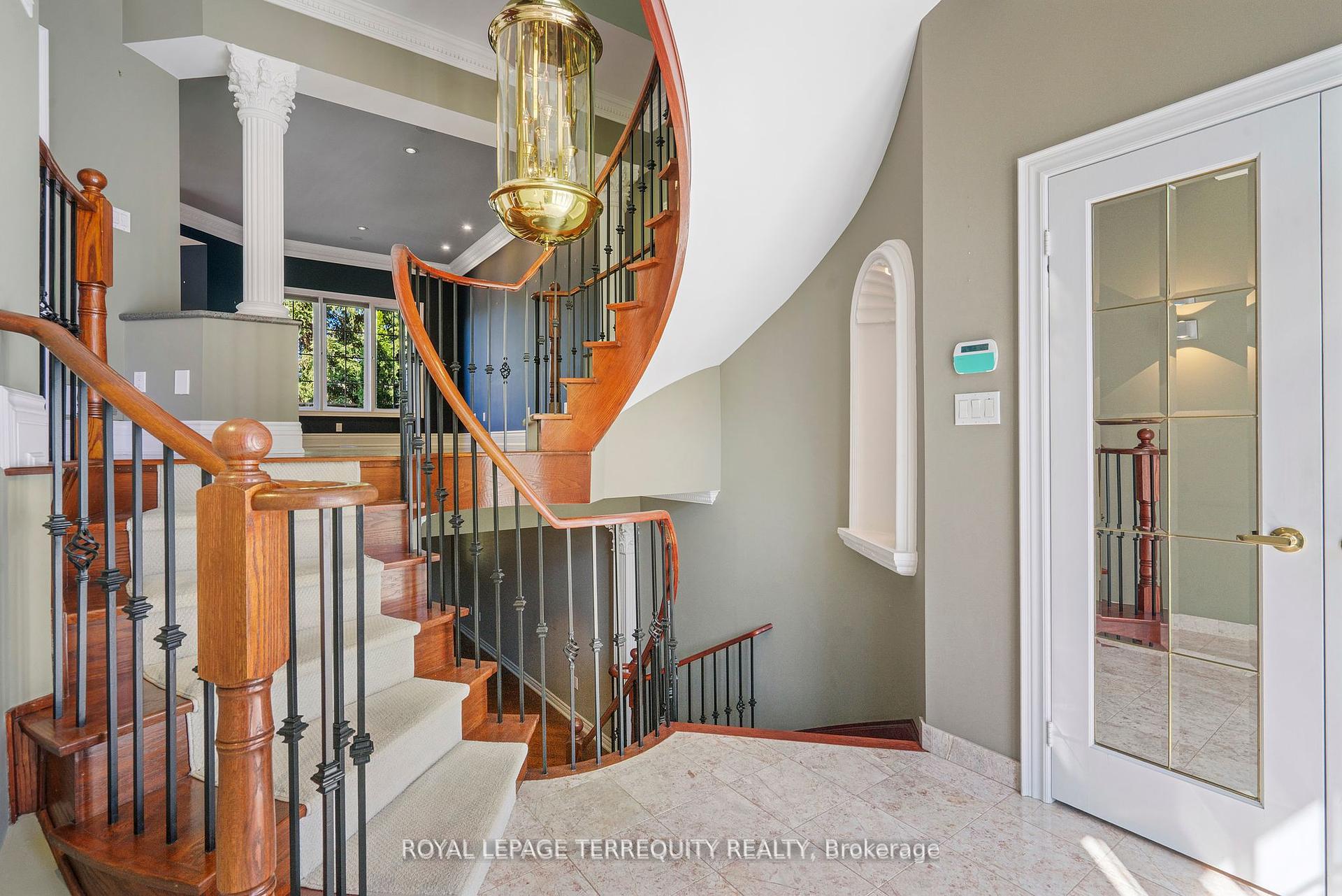 3 Bedrooms Condo at 197 La Rose, Toronto For sale