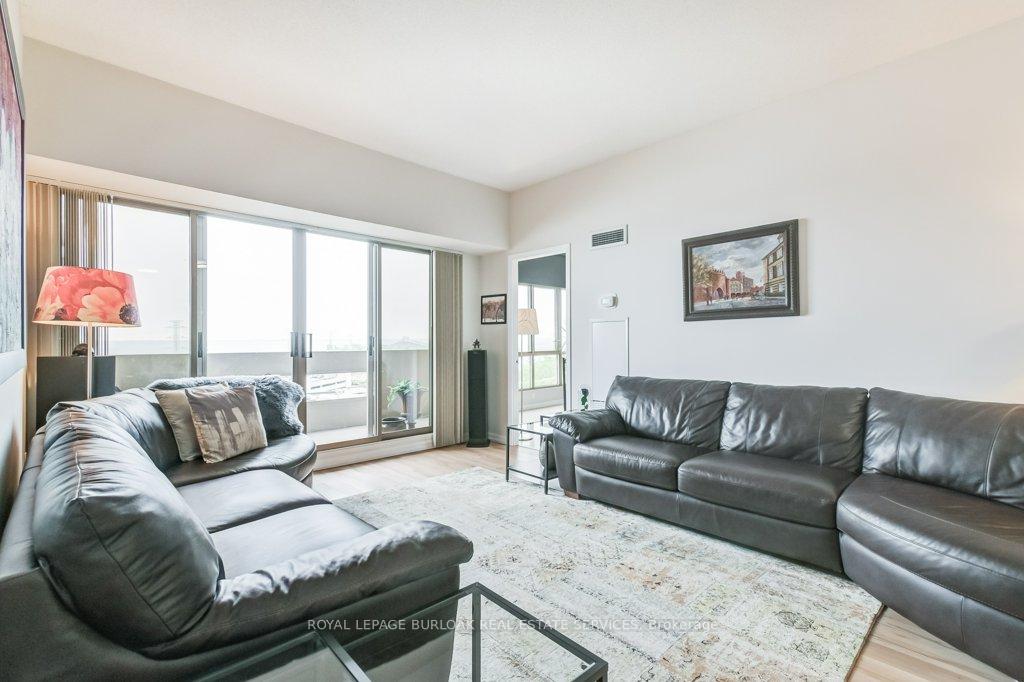 2 Bedrooms Condo at 1201 North Shore, Burlington For sale