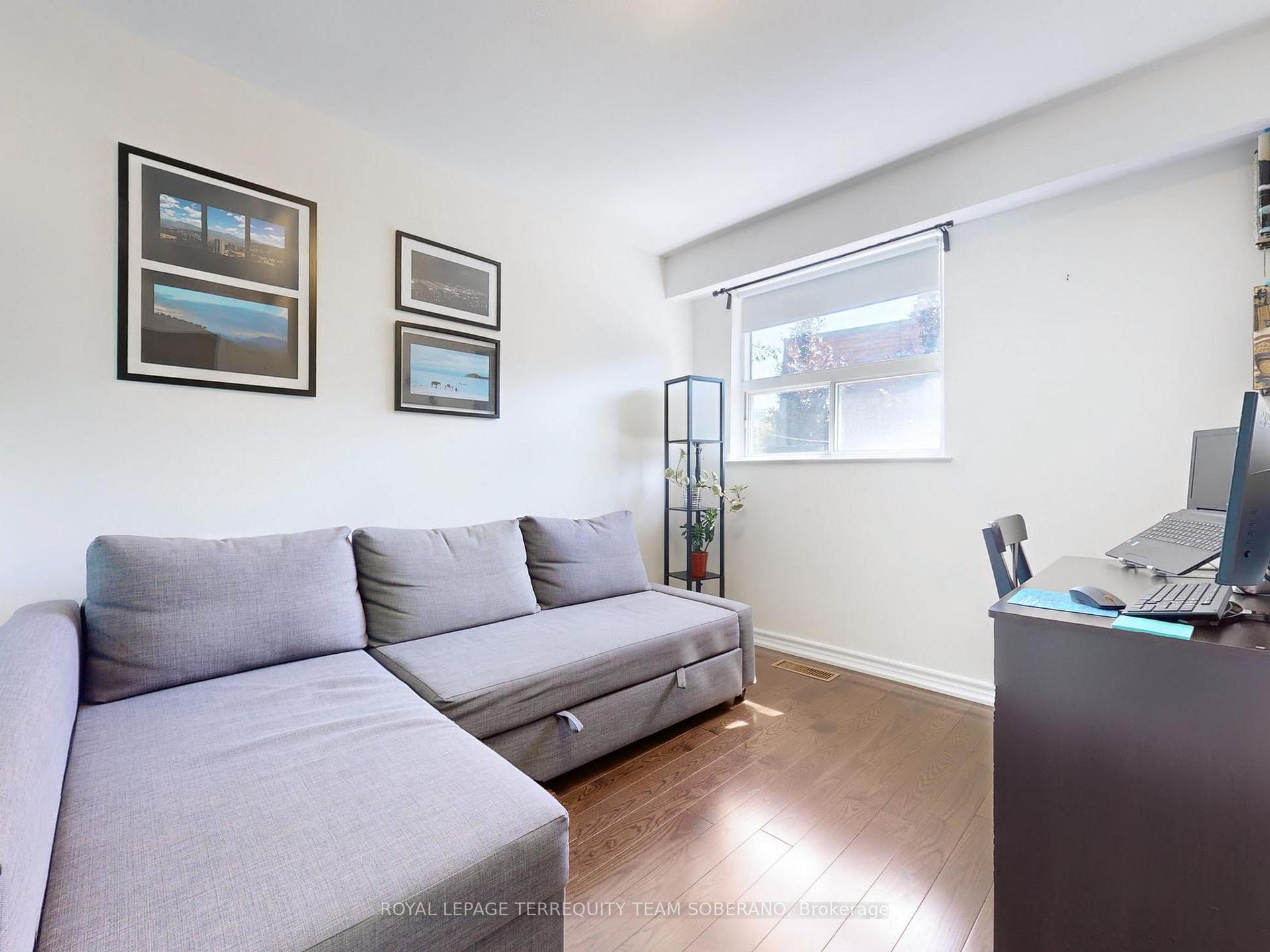 3 Bedrooms Condo at 8 Village Greenway, Toronto For sale