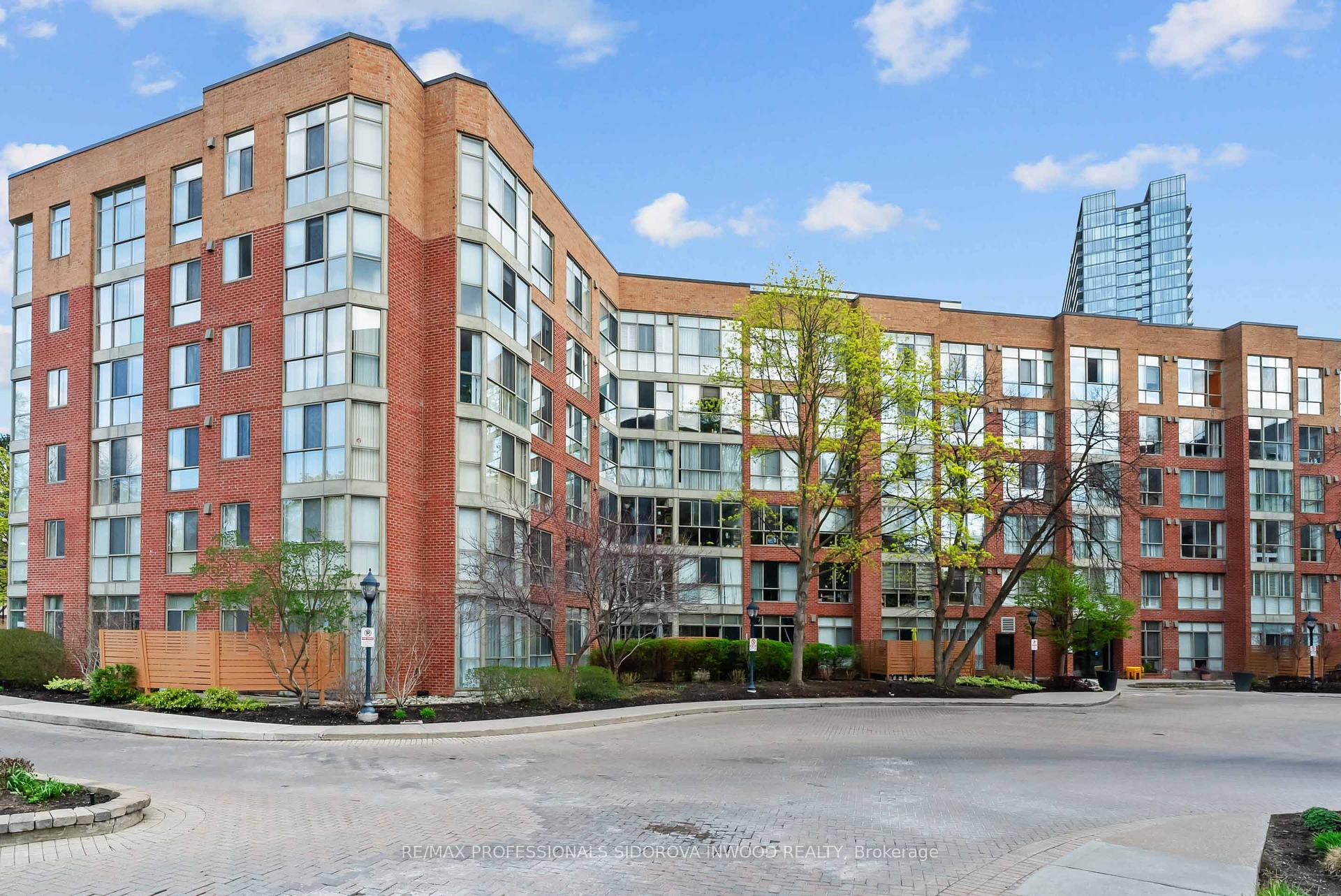 3 Bedrooms Condo at 20 Southport, Toronto For sale