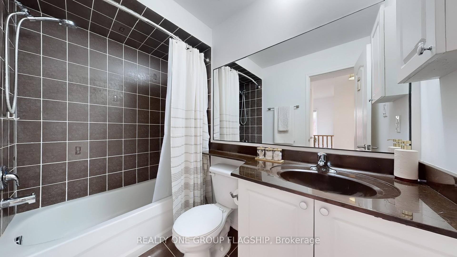 2 Bedrooms Condo at 2557 Sixth, Oakville For sale