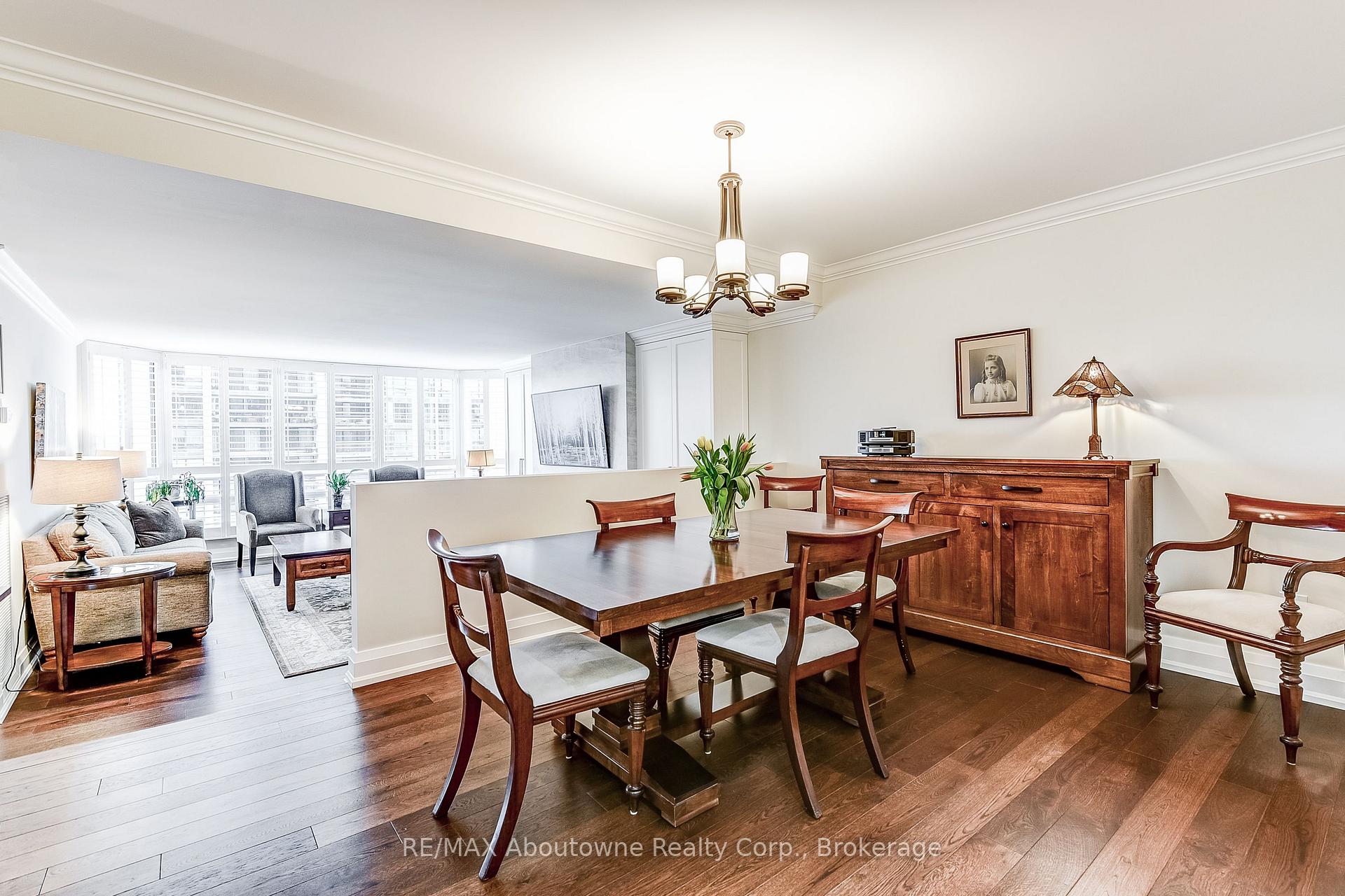 2 Bedrooms Condo at 2180 Marine, Oakville For sale