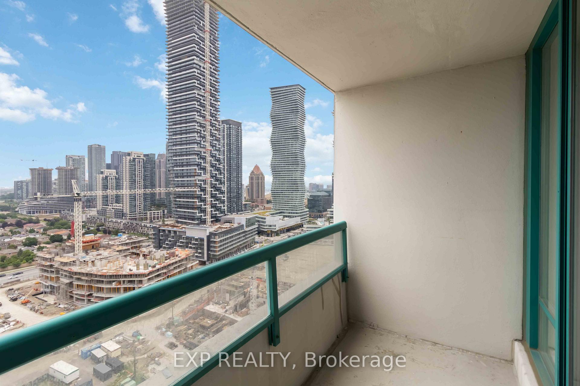 2 Bedrooms Condo at 550 Webb, Mississauga For sale