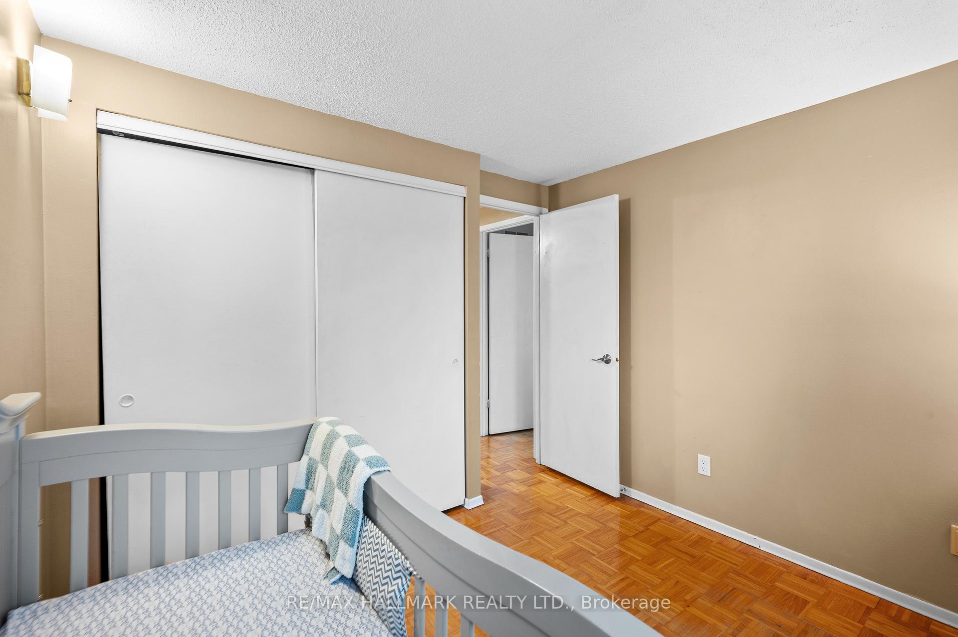 3 Bedrooms Condo at 6679 Shelter Bay,  Mississauga For sale