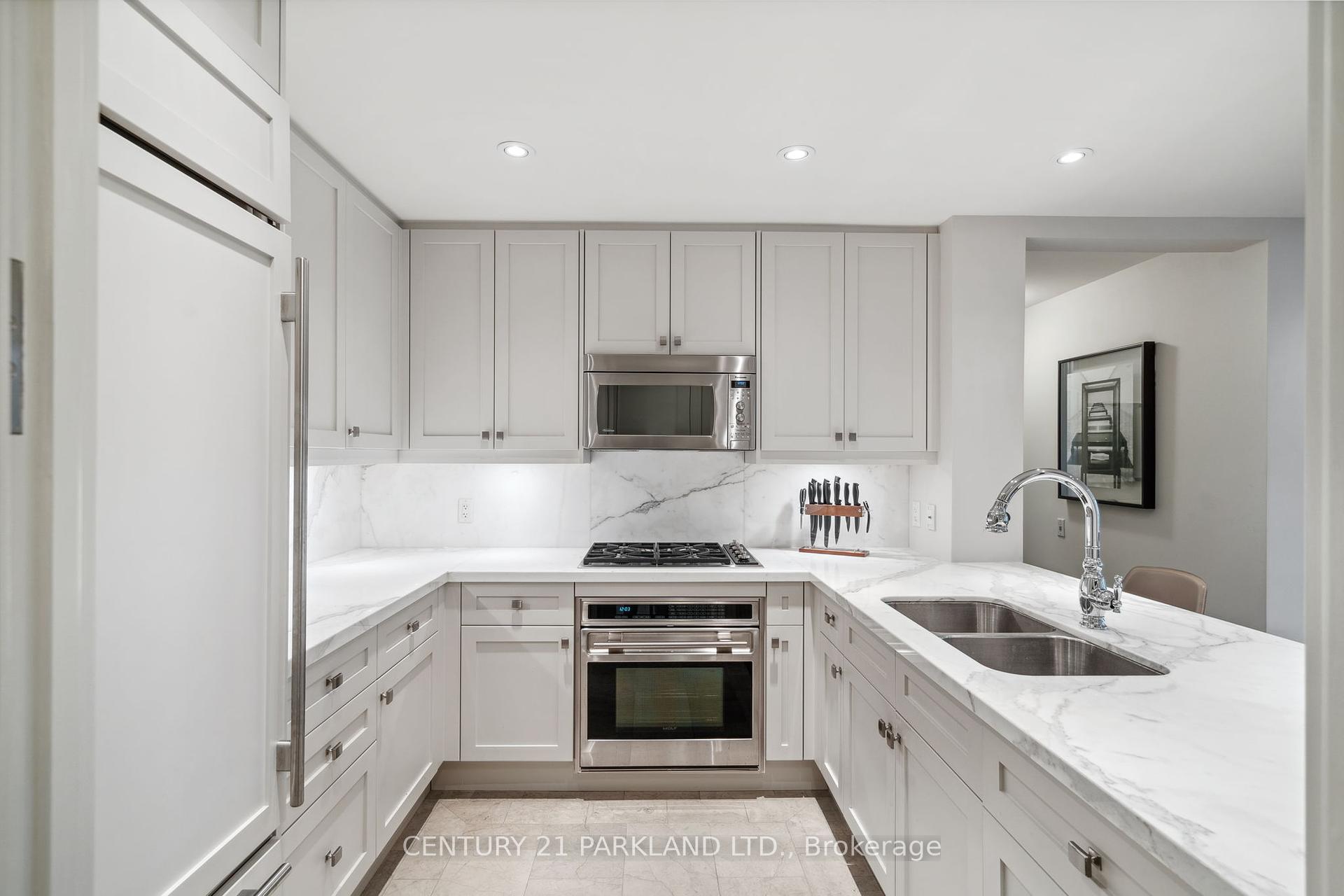 2 Bedrooms Condo at 155 St Clair, Toronto For sale