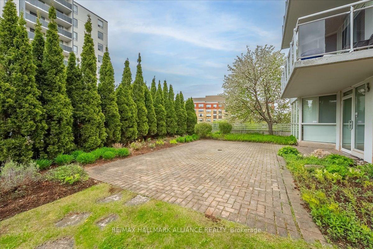 2 Bedrooms Condo at 1071 QUEENS, Oakville For sale