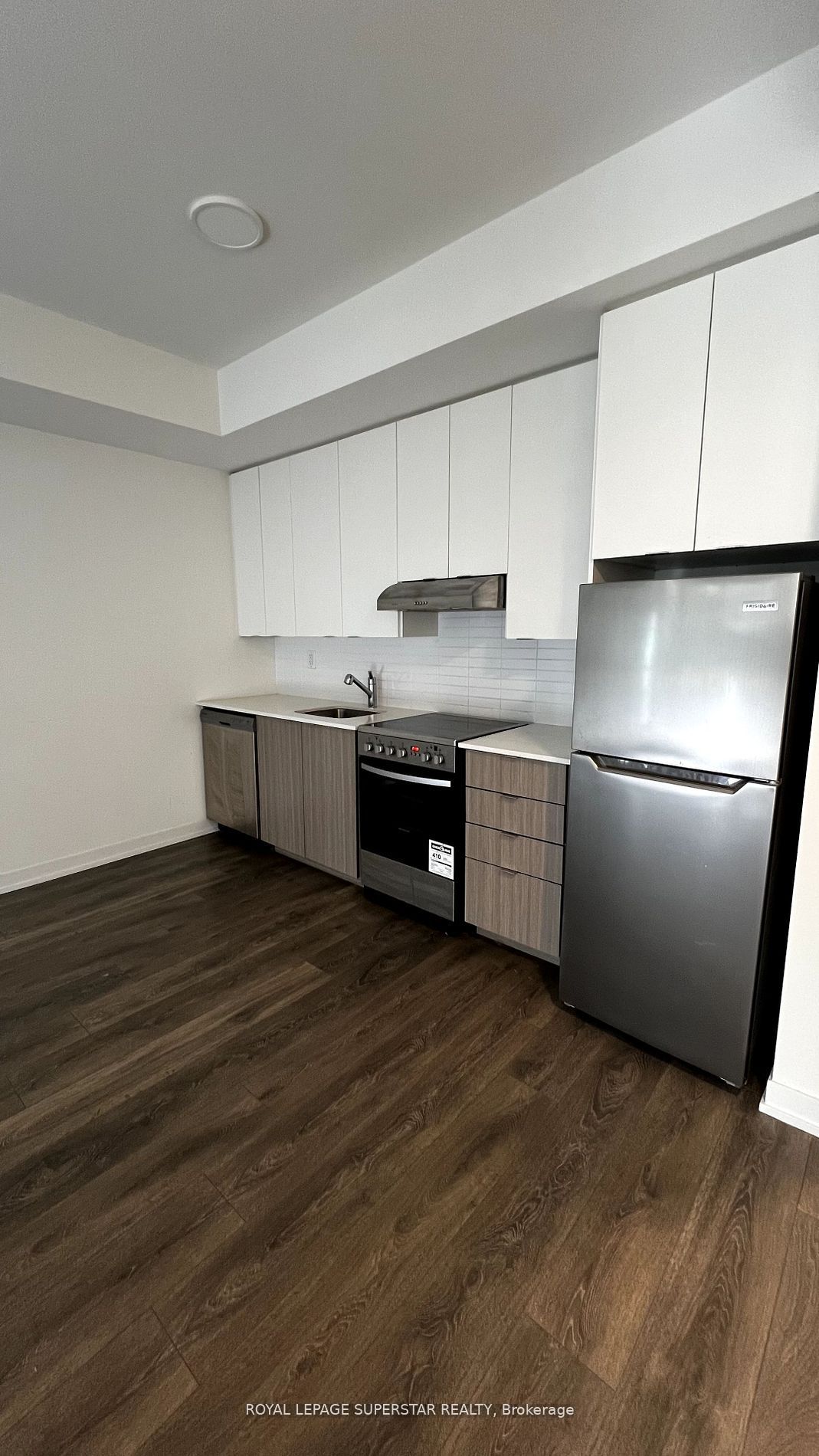#E-105 - 120 Canon Jackson Drive, Toronto, ON M6M 0B8