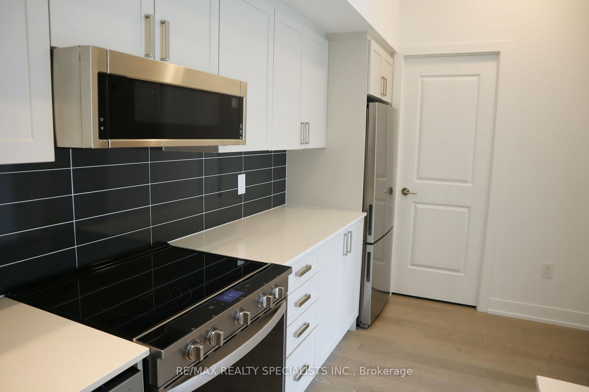 2 Bedrooms Condo at 1063 Douglas McCurdy, Mississauga For sale