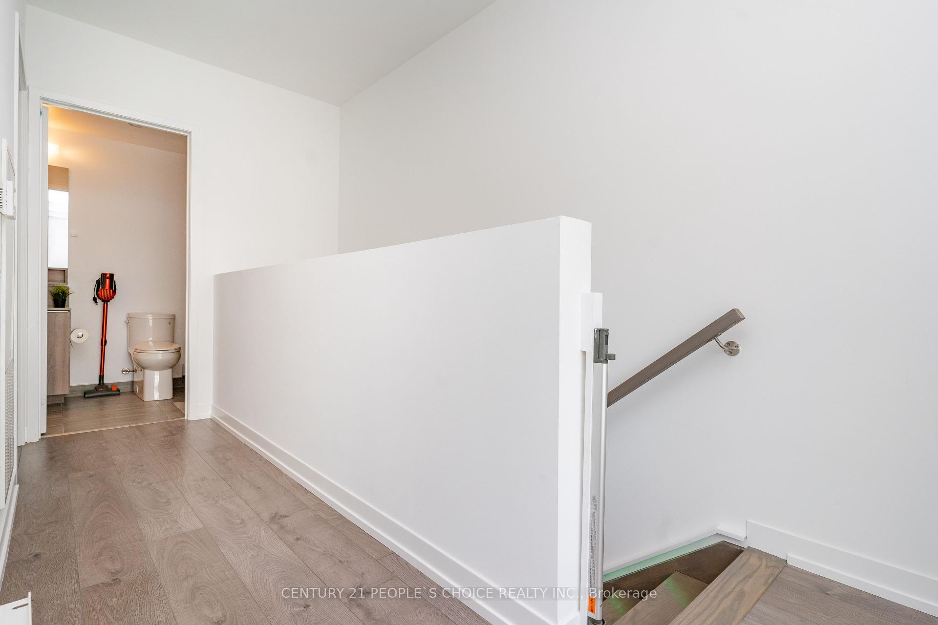 3 Bedrooms Condo at 950 Portage, Vaughan For sale