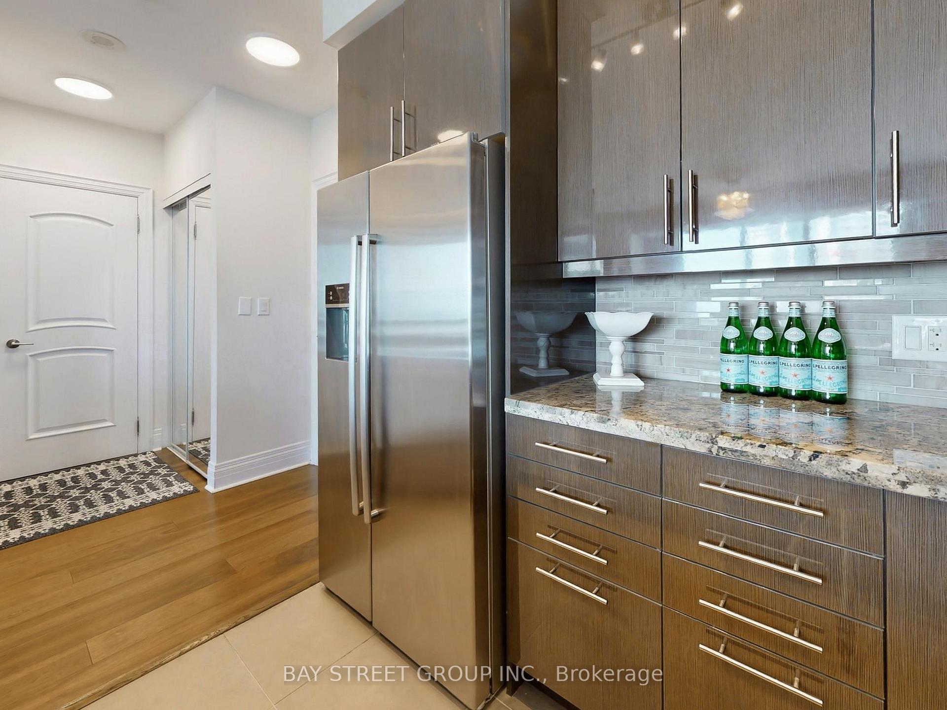 3 Bedrooms Condo at 33 BAY, Toronto For sale